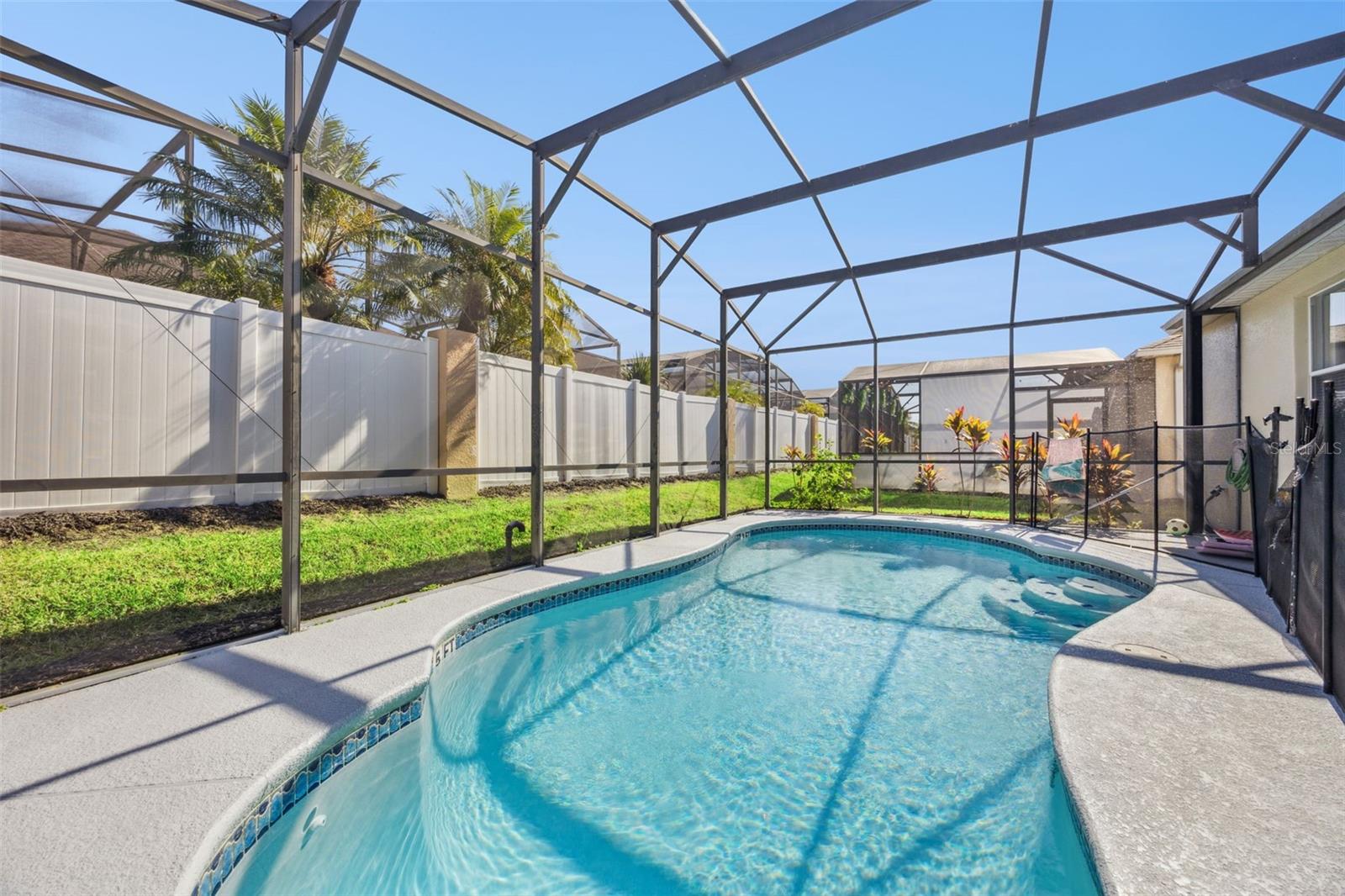 Image 28 of 39 For 142 Plumoso Loop