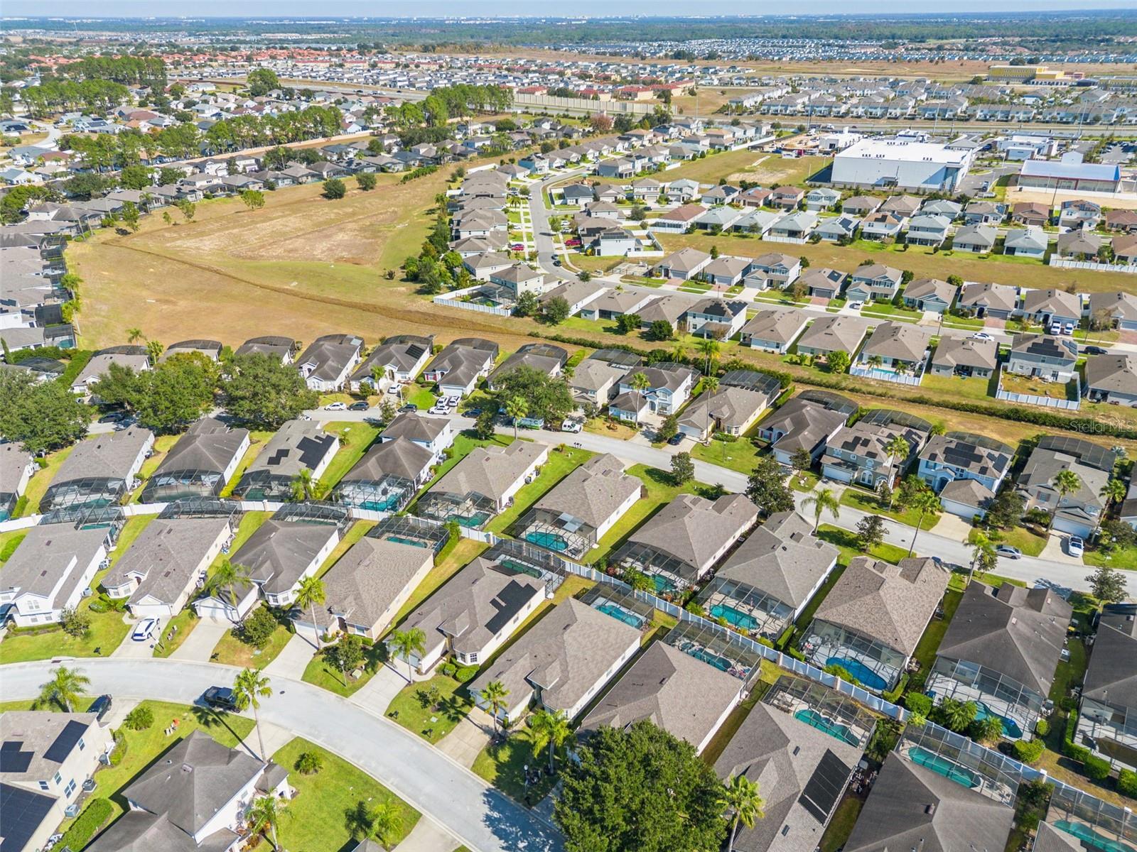 Image 34 of 39 For 142 Plumoso Loop