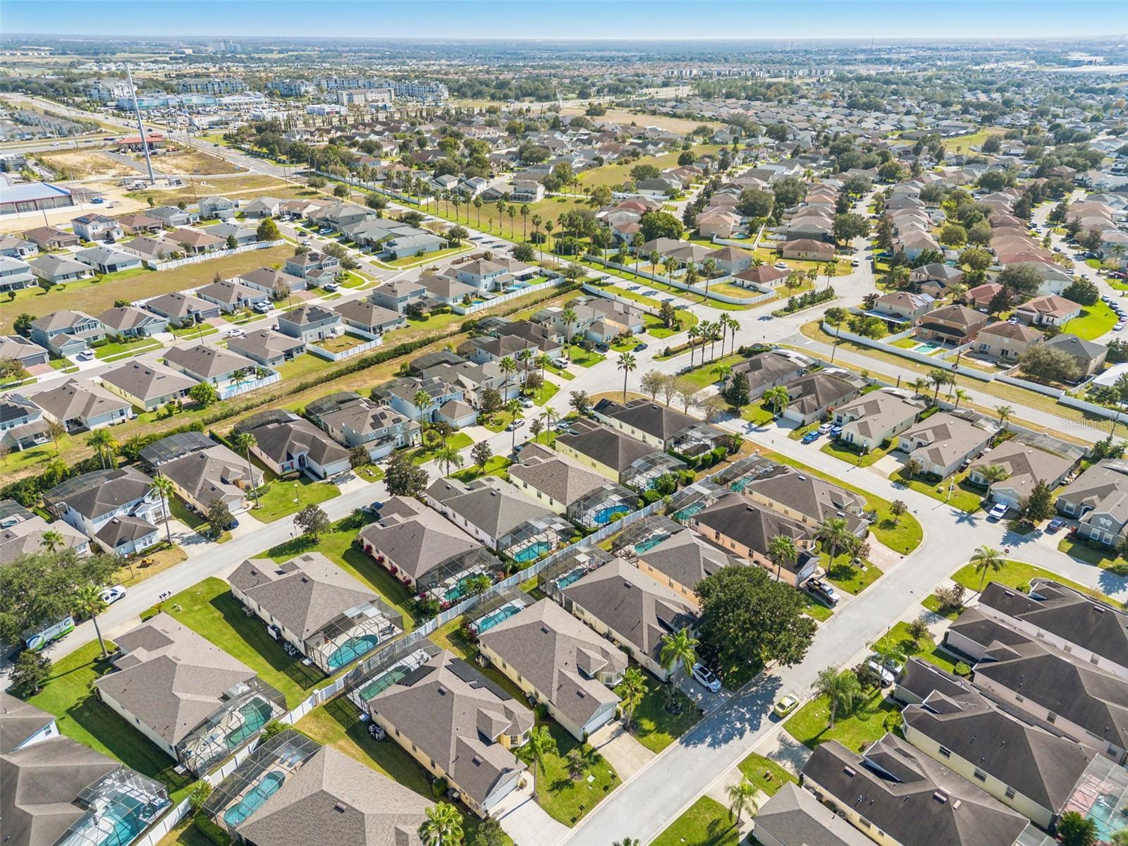 Image 36 of 39 For 142 Plumoso Loop