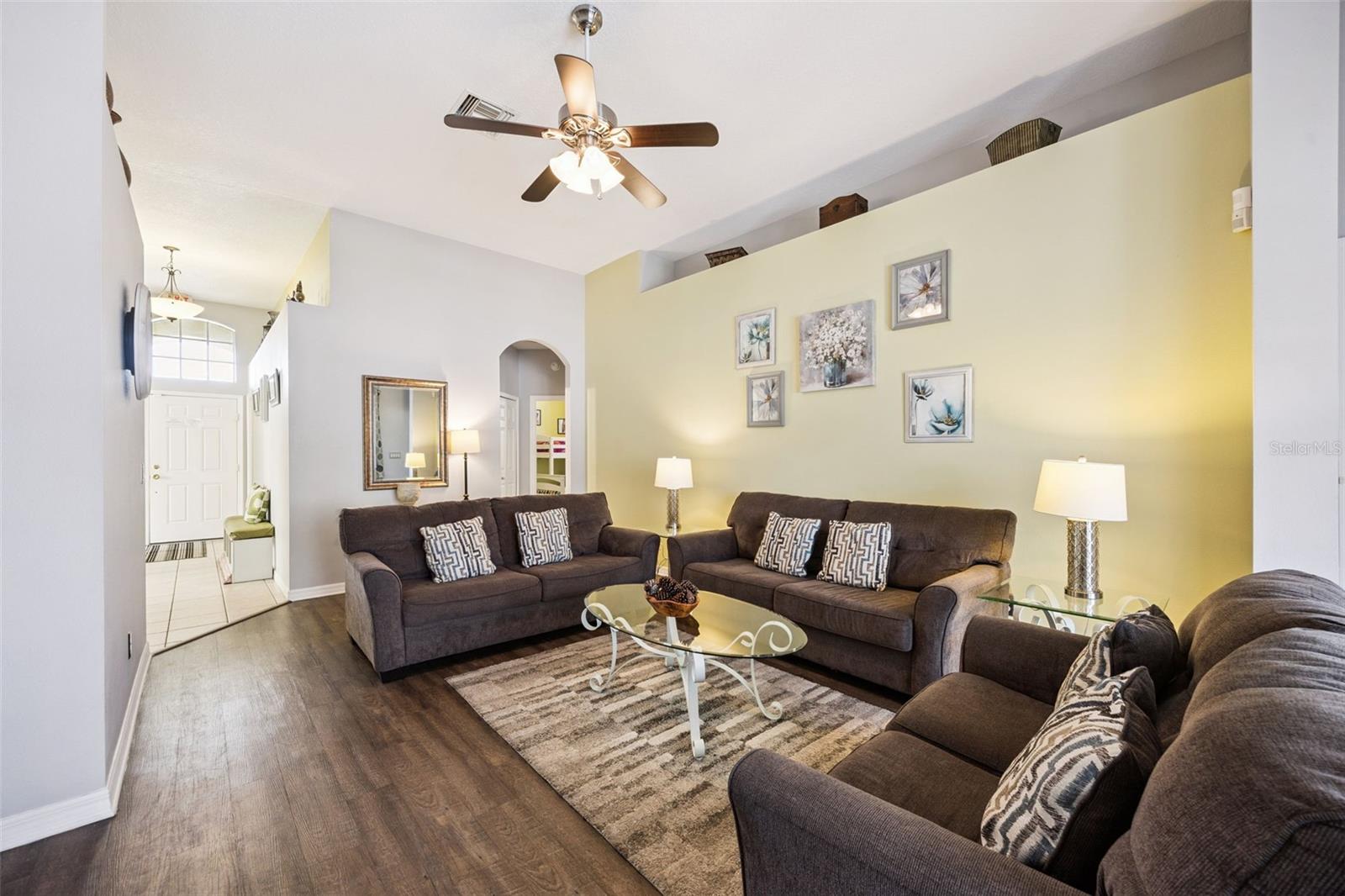 Image 7 of 39 For 142 Plumoso Loop