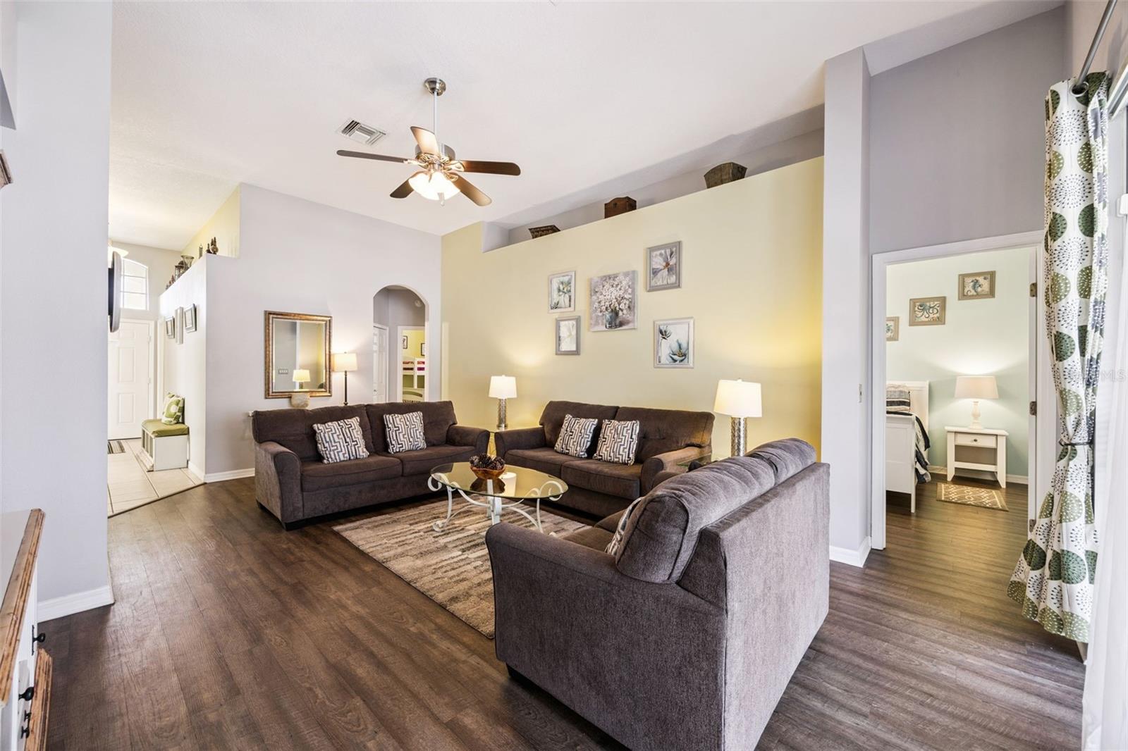 Image 8 of 39 For 142 Plumoso Loop