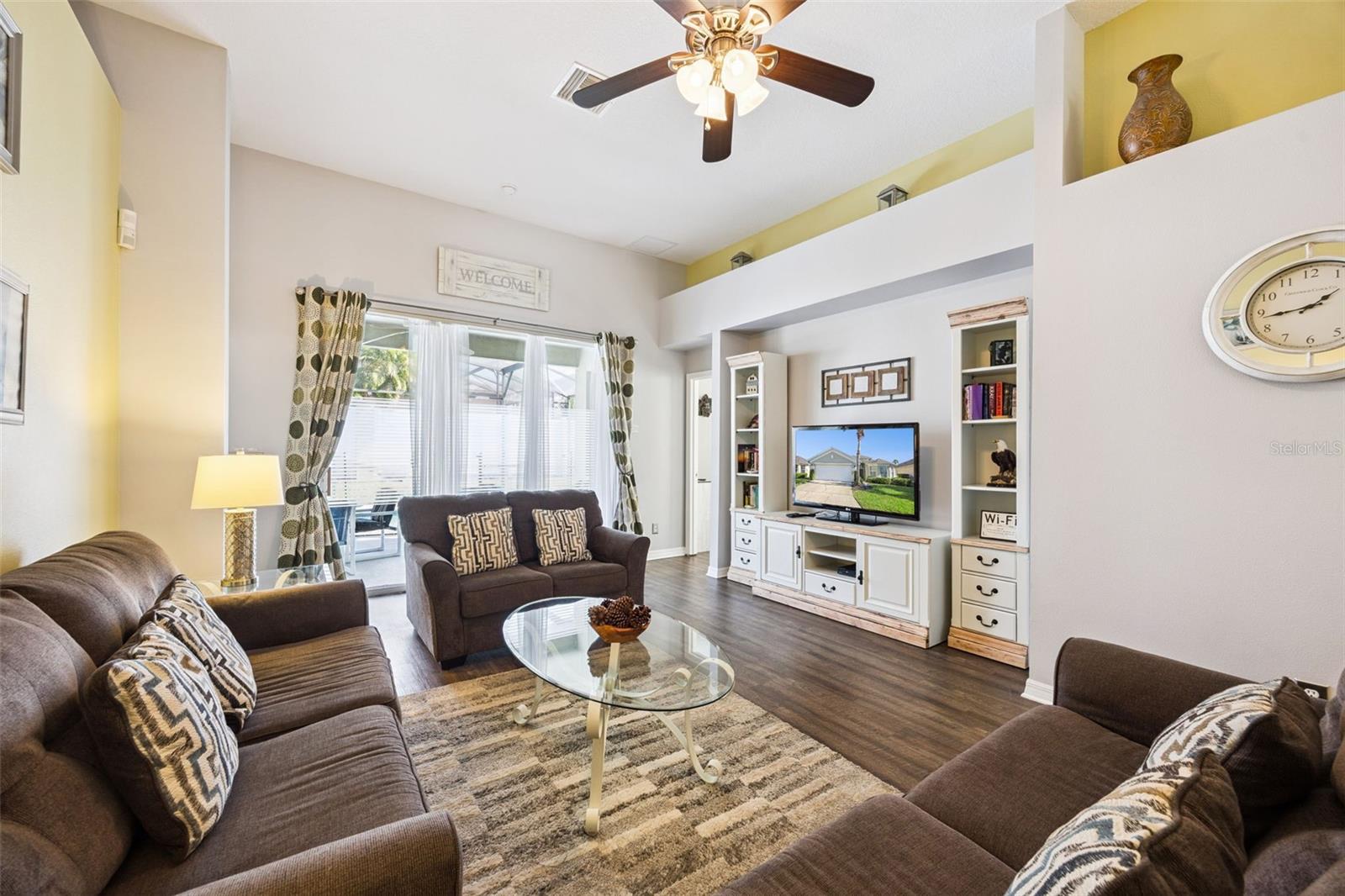 Image 9 of 39 For 142 Plumoso Loop