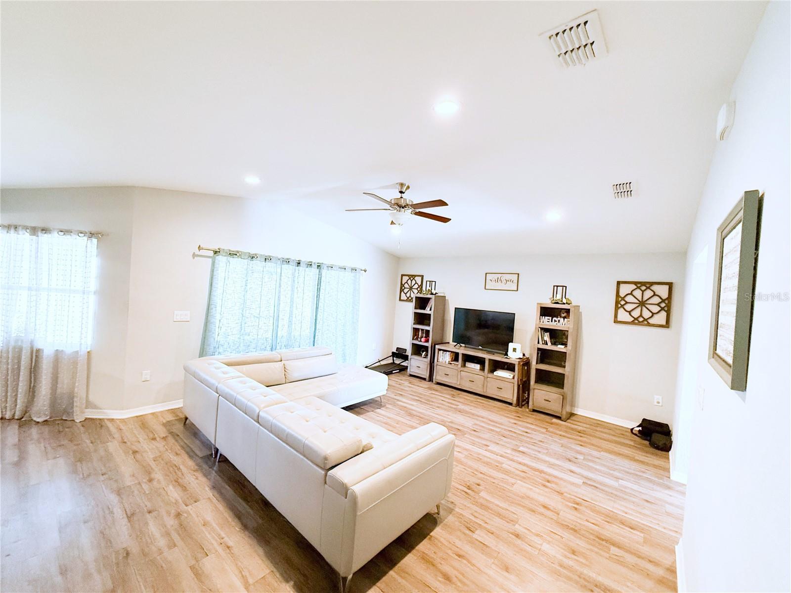 Image 6 of 25 For 233 Cattail Wy