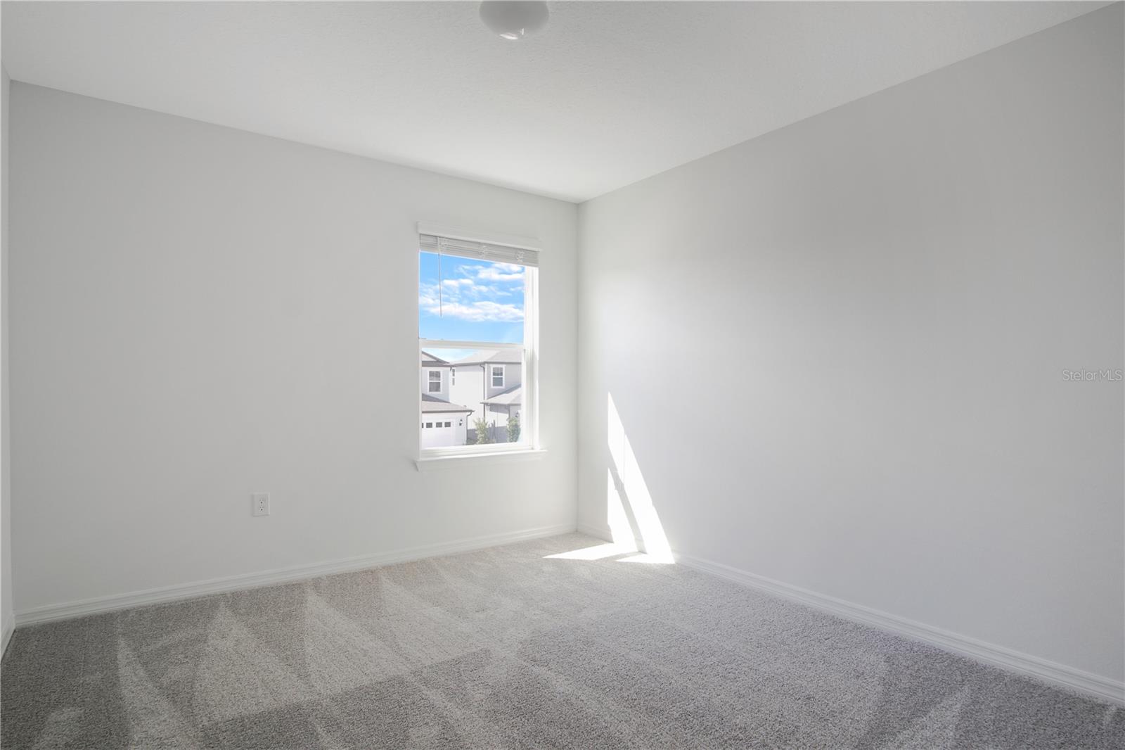 Image 22 of 42 For 477 Waterford Drive