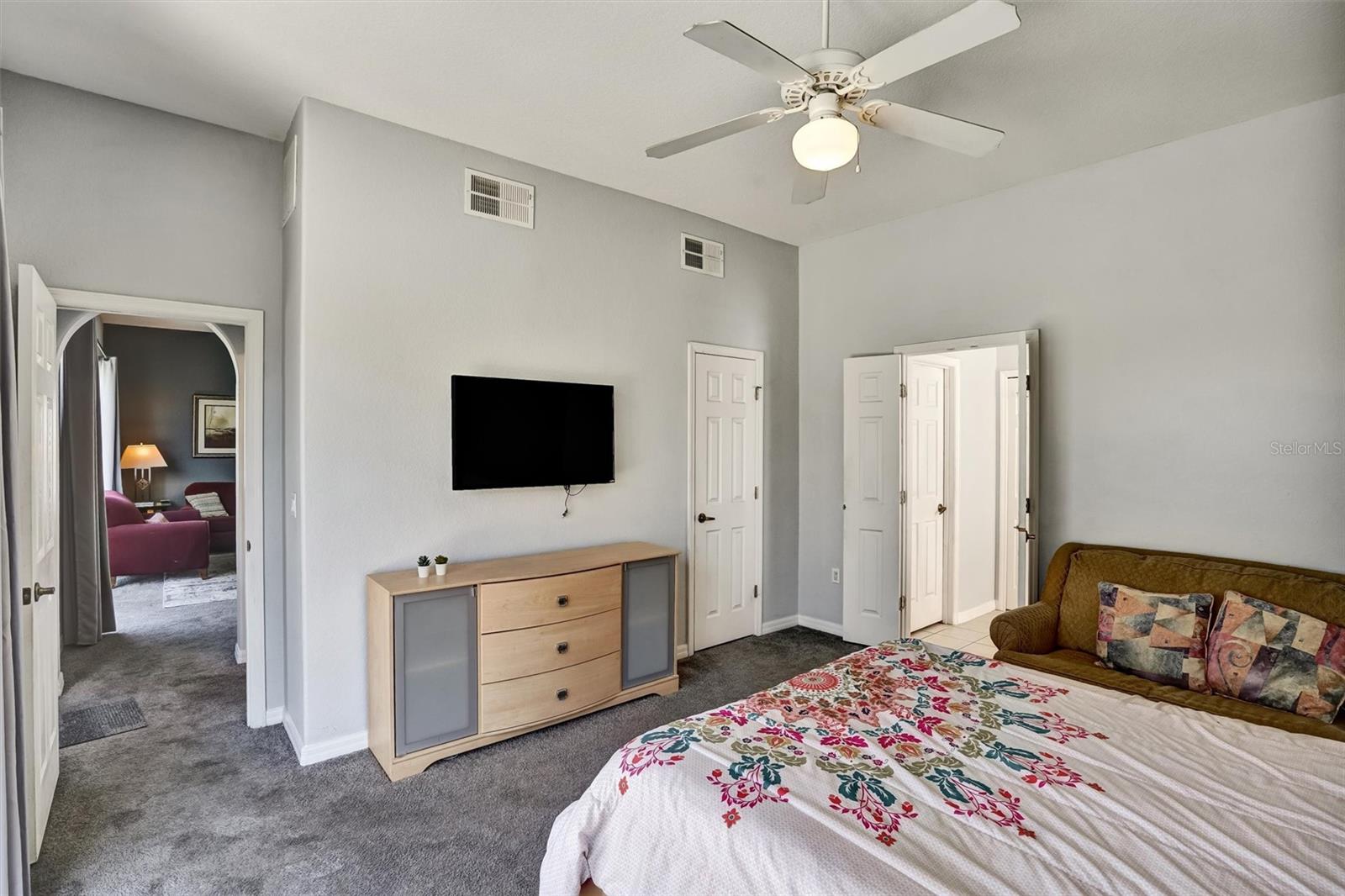 Image 19 of 33 For 359 Vizcay Way