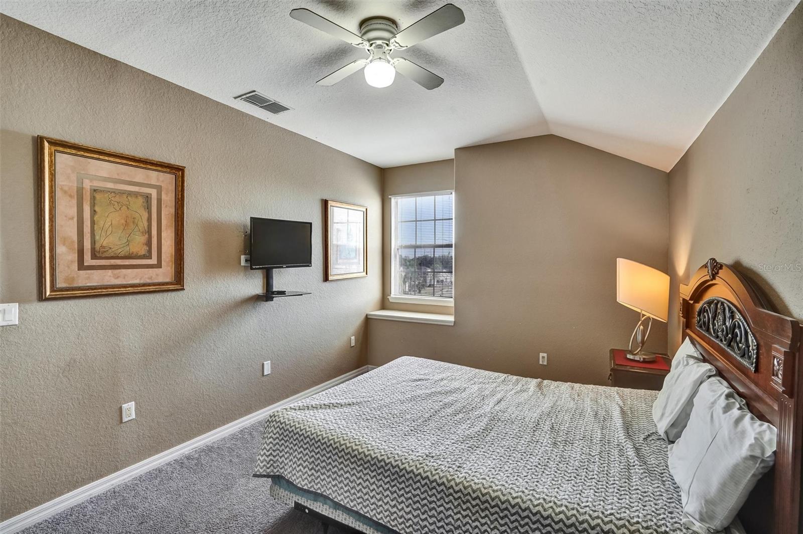 Image 24 of 33 For 359 Vizcay Way