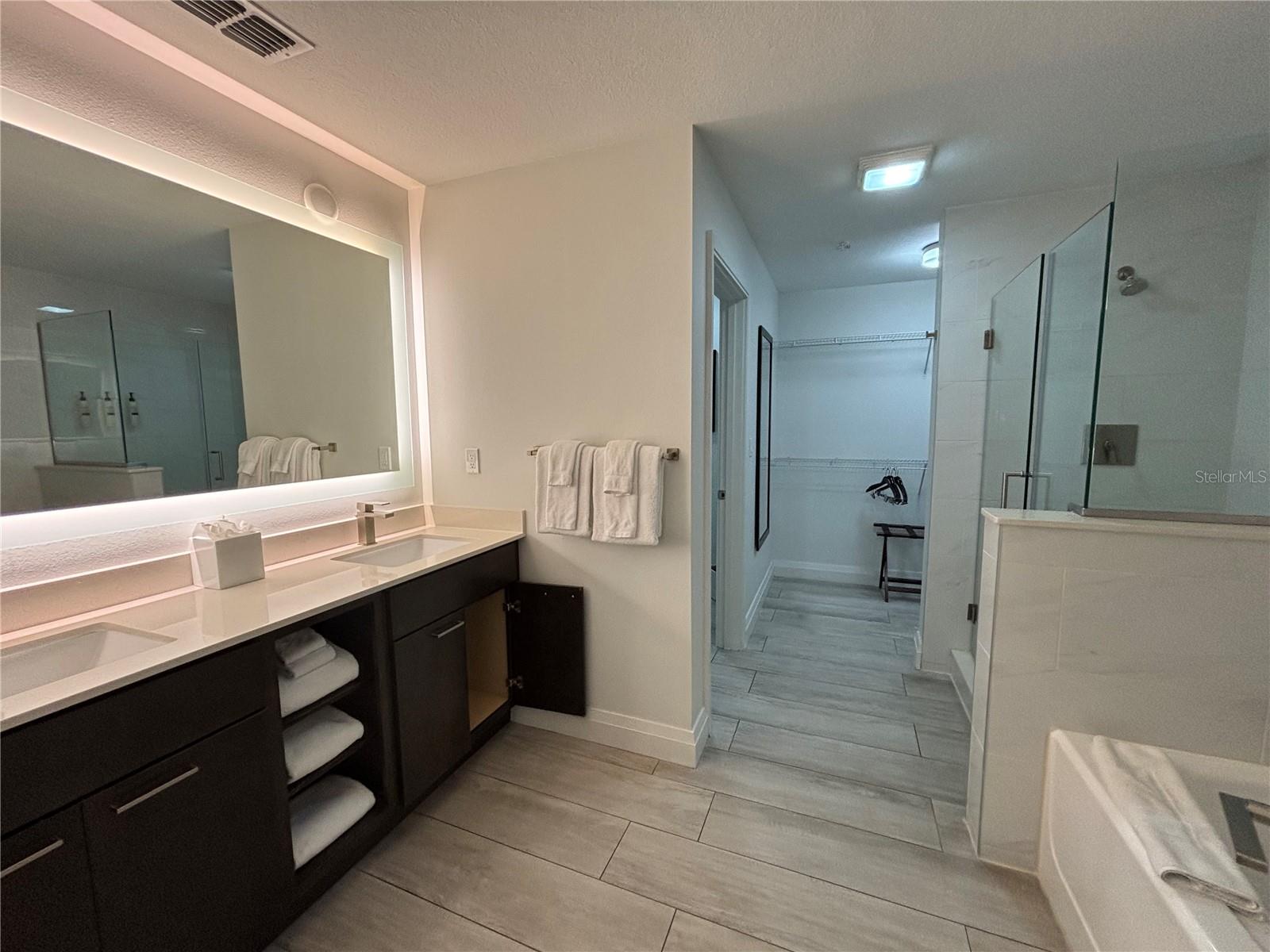 Image 14 of 34 For 14501 Grove Resort Avenue 3304