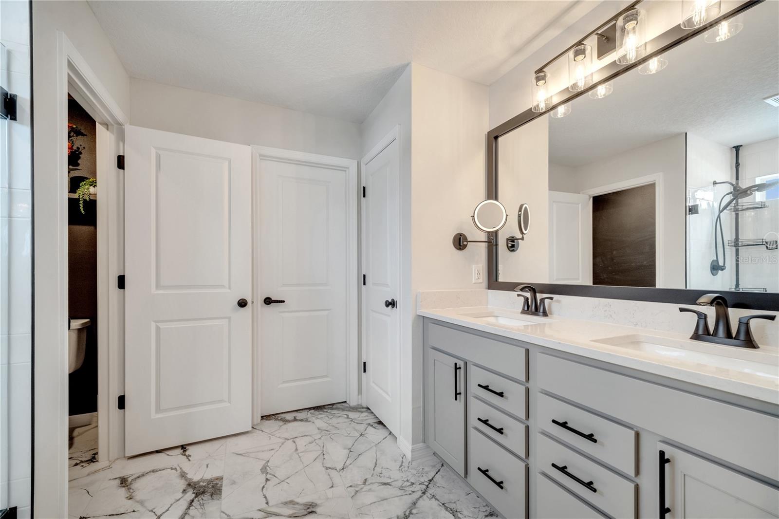 Image 32 of 59 For 10836 Waterwood Alley