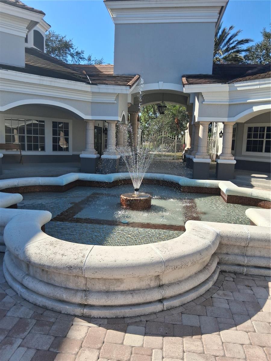 Image 26 of 35 For 13827 Fairway Island Dr.  1213