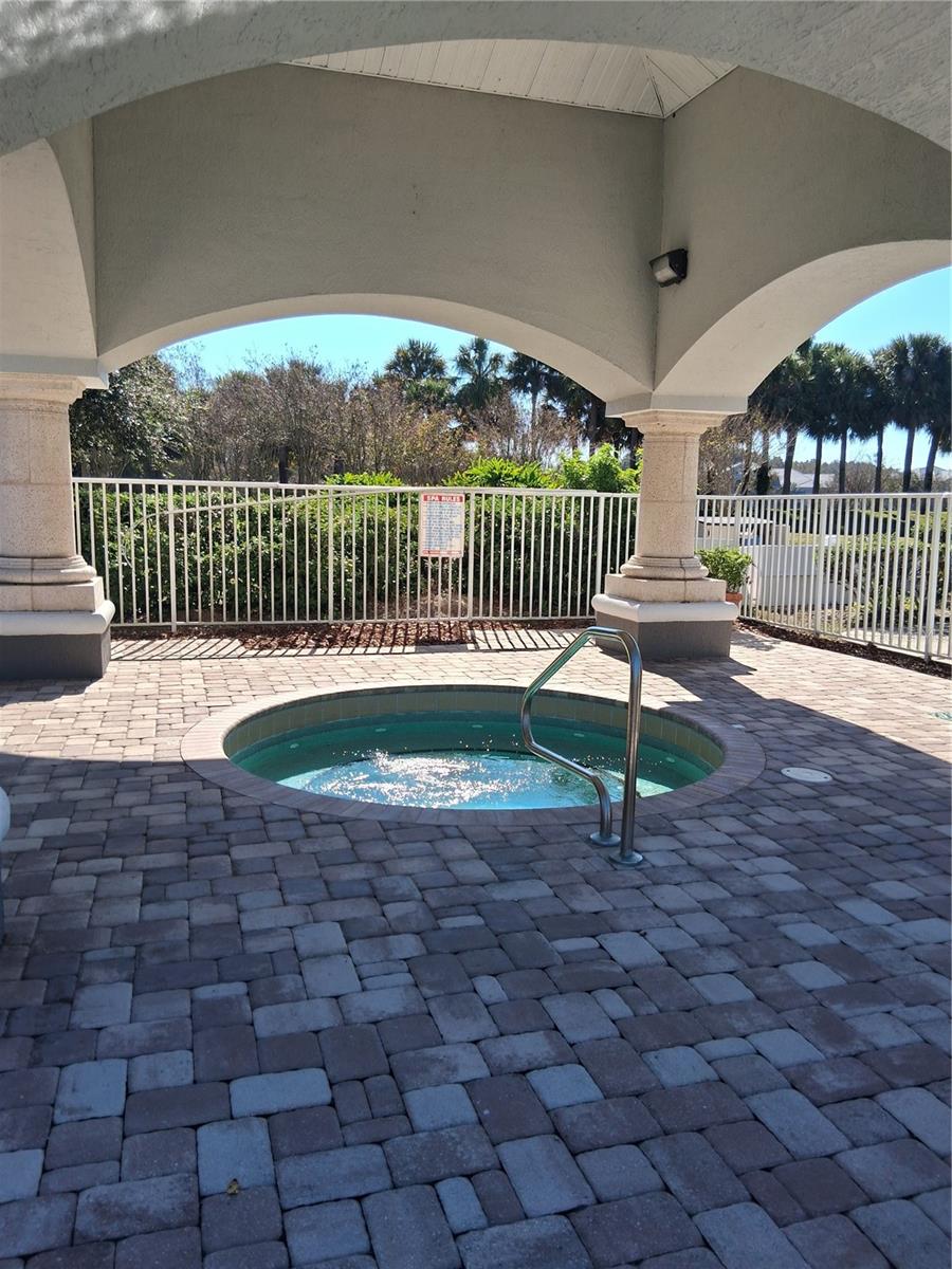 Image 29 of 35 For 13827 Fairway Island Dr.  1213