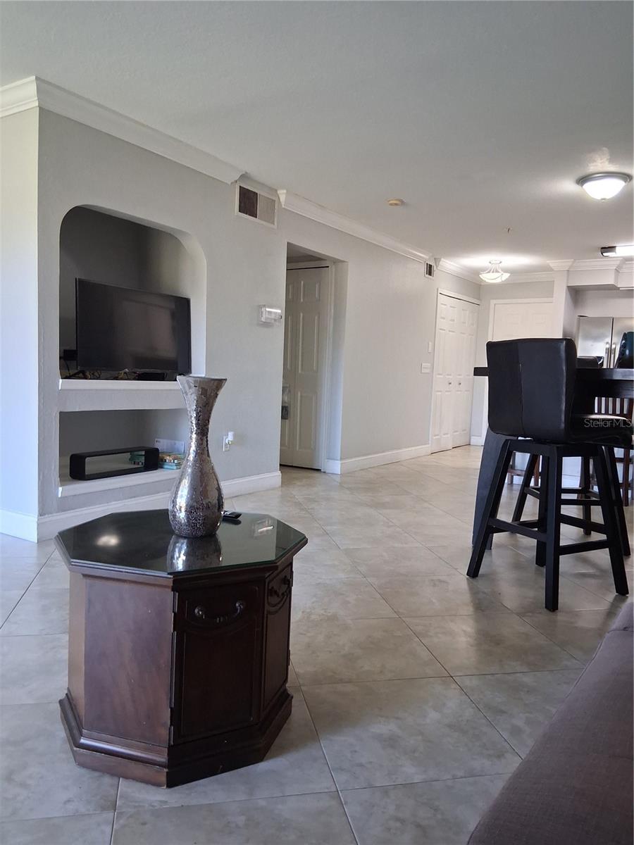 Image 6 of 35 For 13827 Fairway Island Dr.  1213