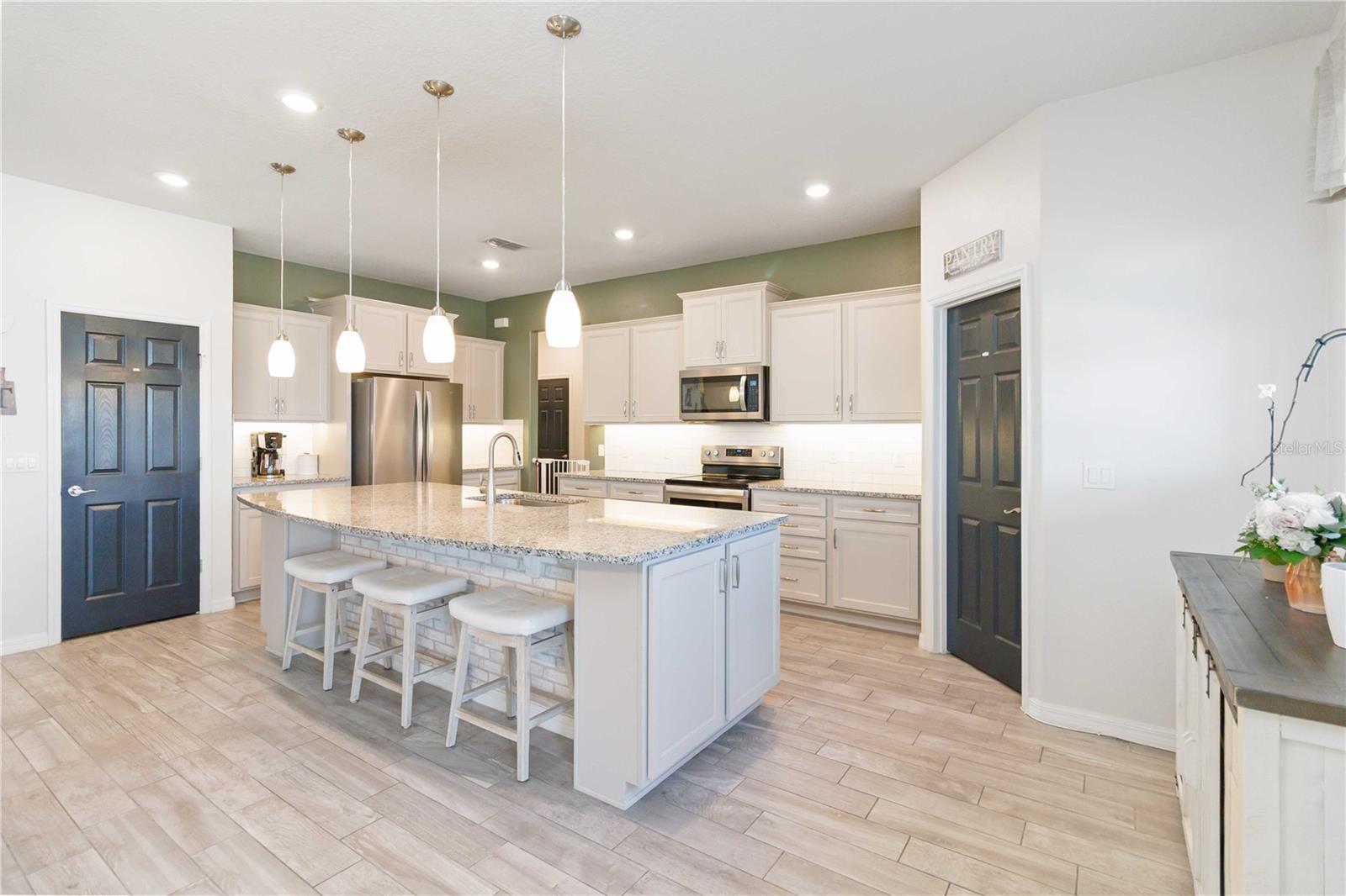 Image 11 of 60 For 2323 Nuthatch St