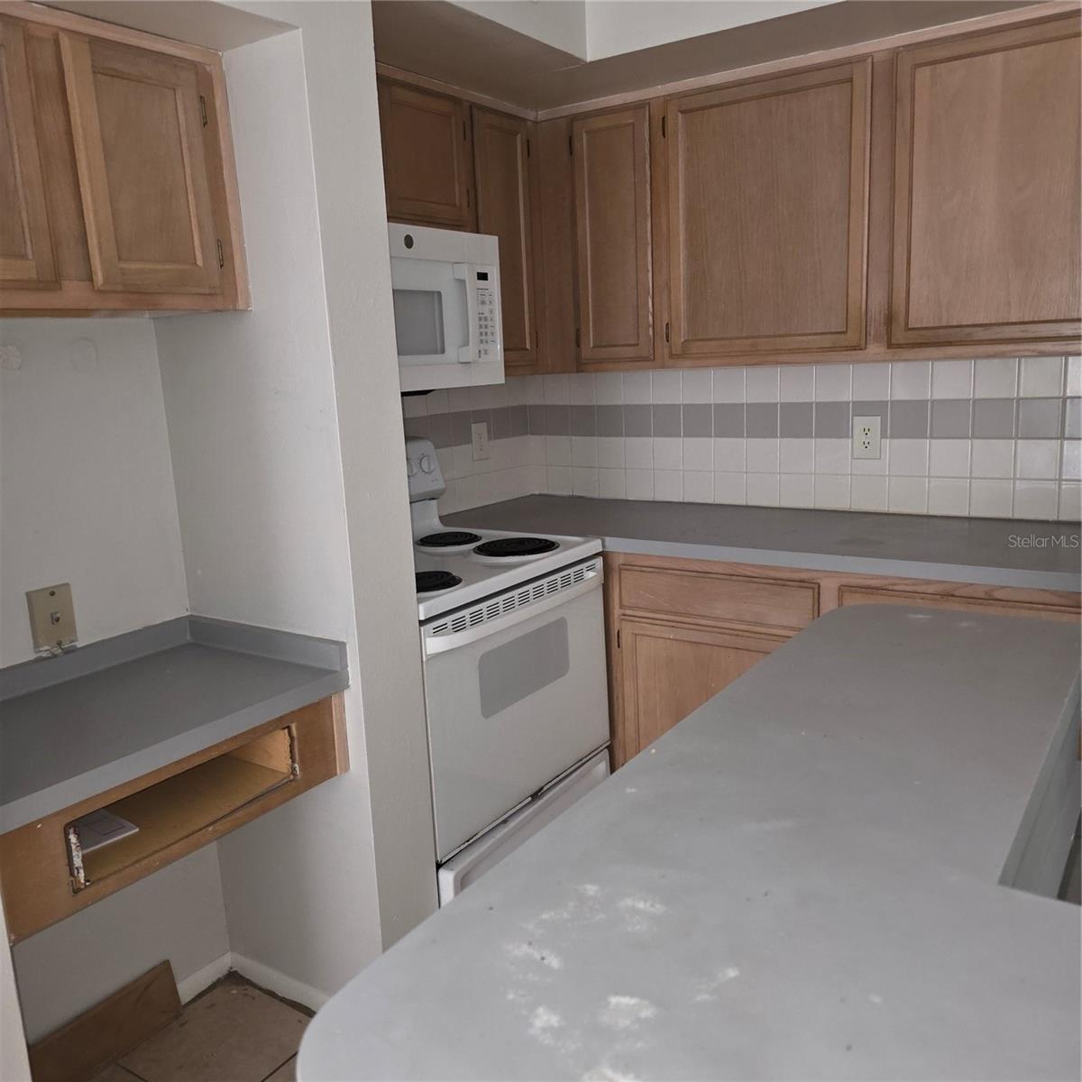 Image 10 of 12 For 490 Pin Oak Place 212