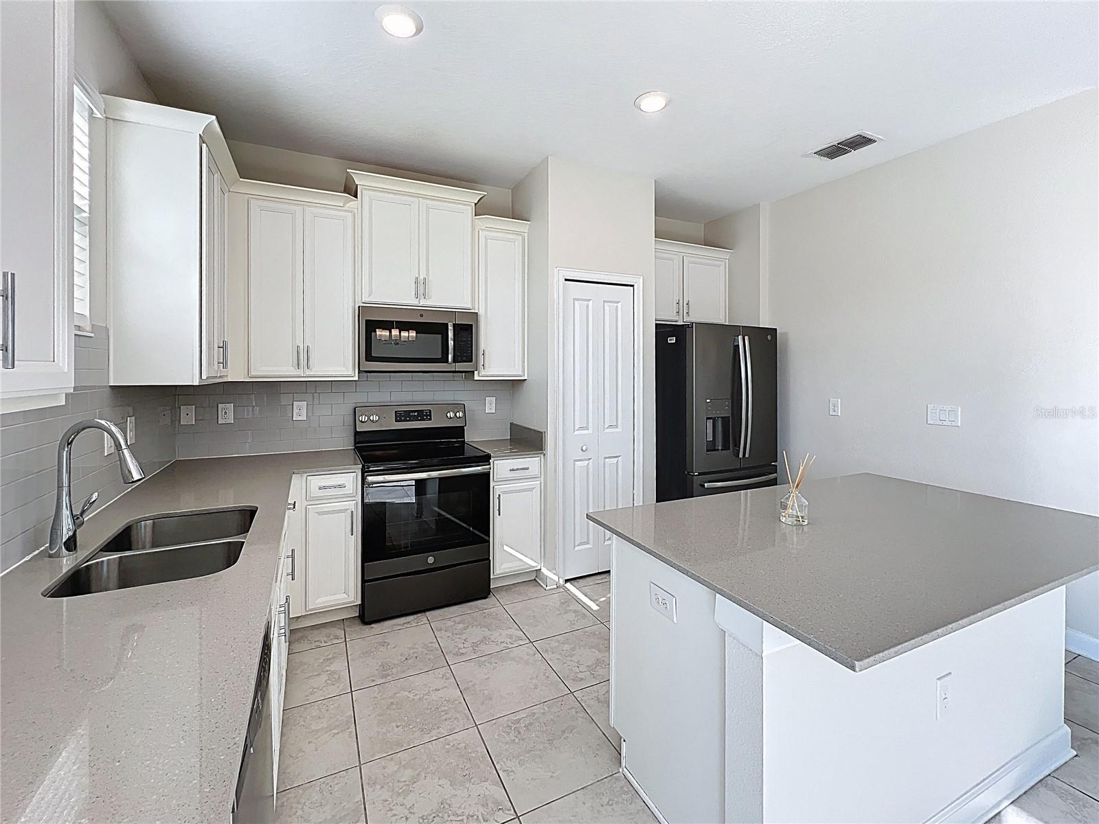 Image 4 of 33 For 4600 Tribute Trail