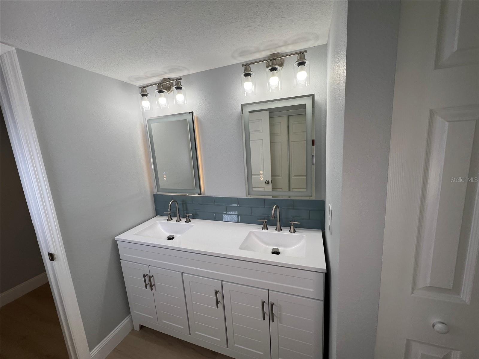 Image 16 of 29 For 7550 Sunshine Skyway Lane S P11