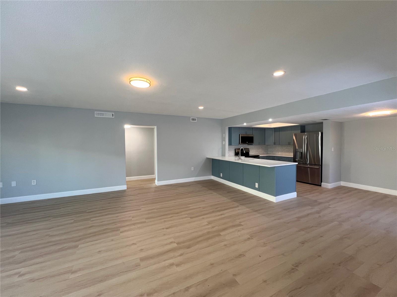 Image 3 of 29 For 7550 Sunshine Skyway Lane S P11