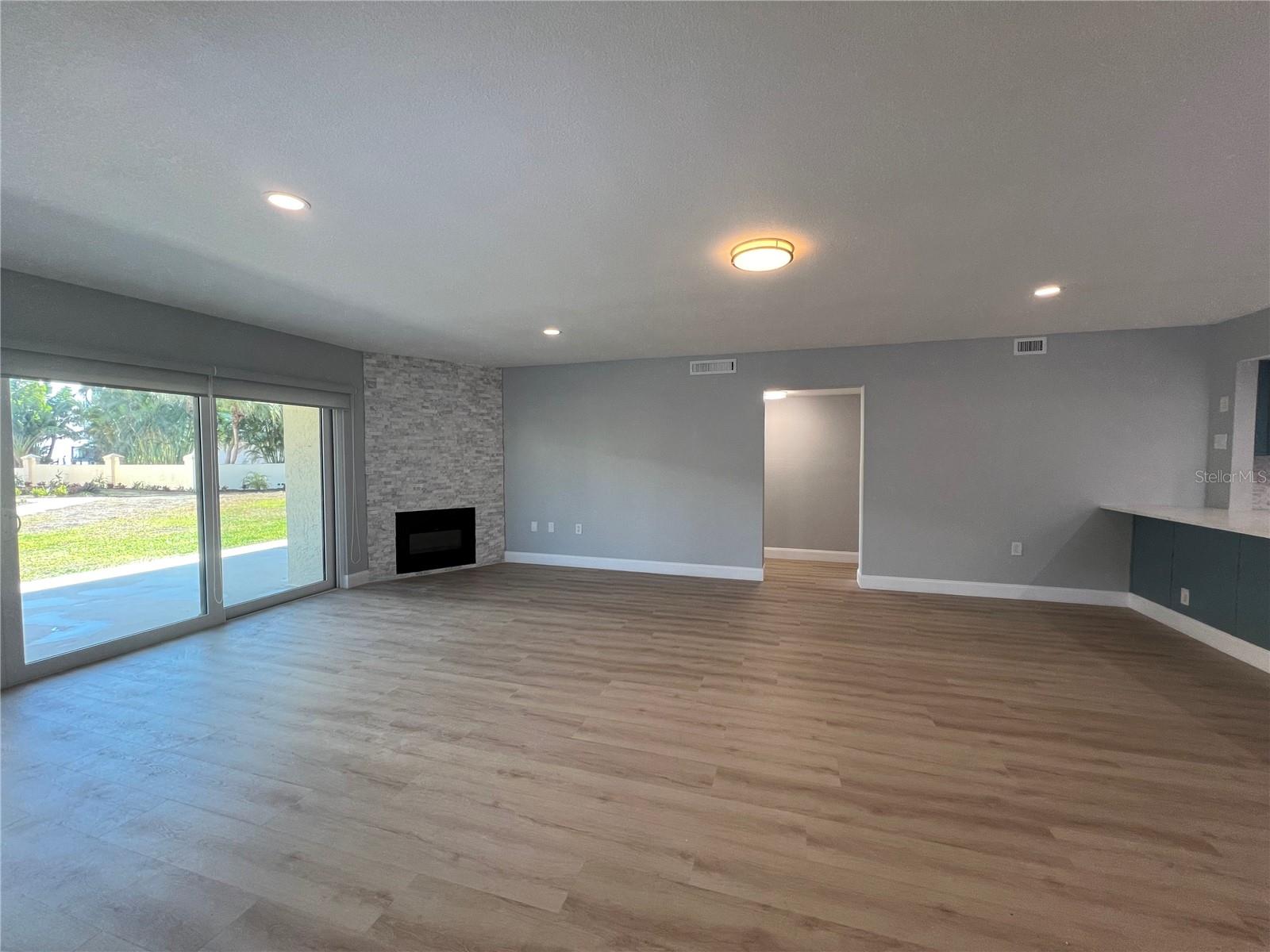 Image 4 of 29 For 7550 Sunshine Skyway Lane S P11