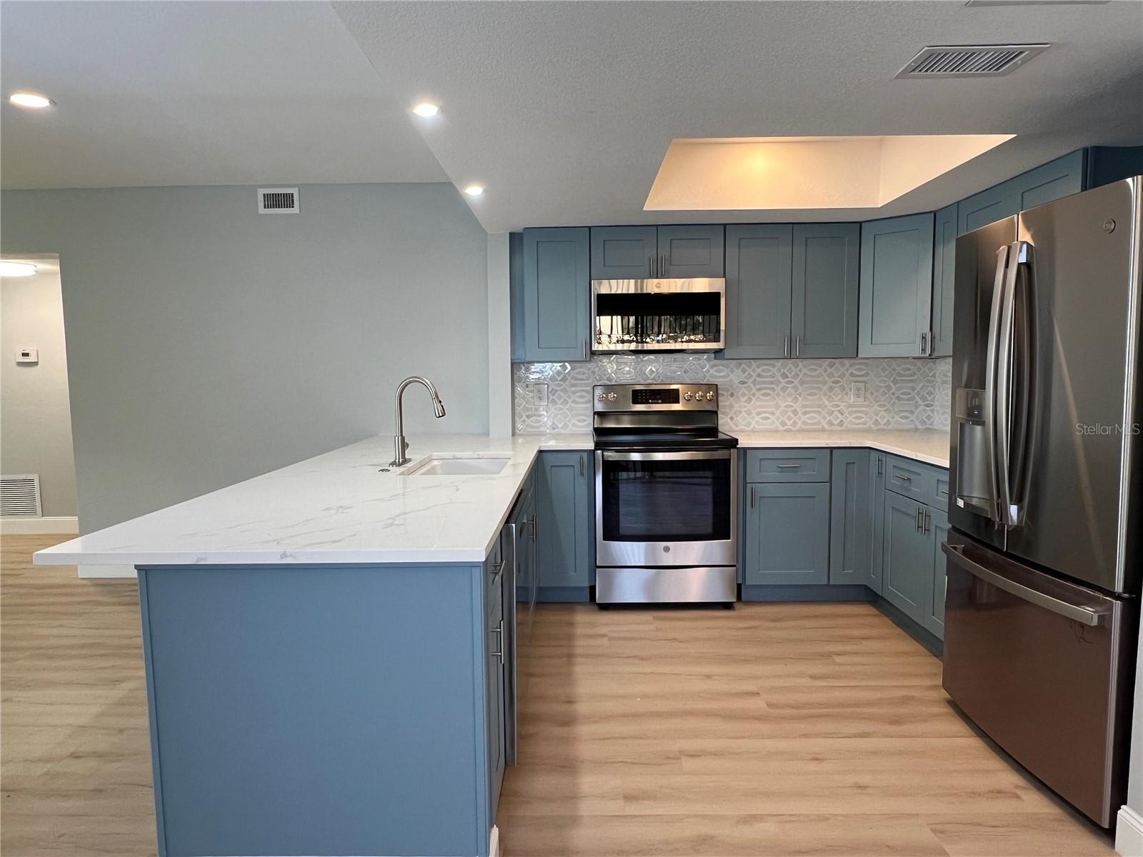 Image 9 of 29 For 7550 Sunshine Skyway Lane S P11