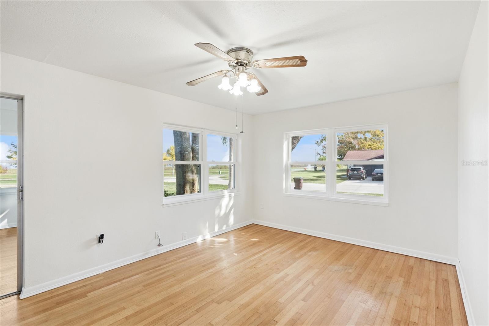 Listing photo id 8 for 1801 Lakeshore Boulevard