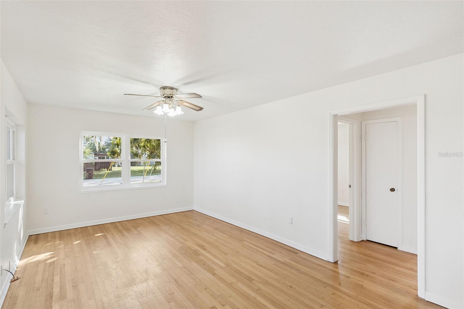 Listing photo id 10 for 1801 Lakeshore Boulevard