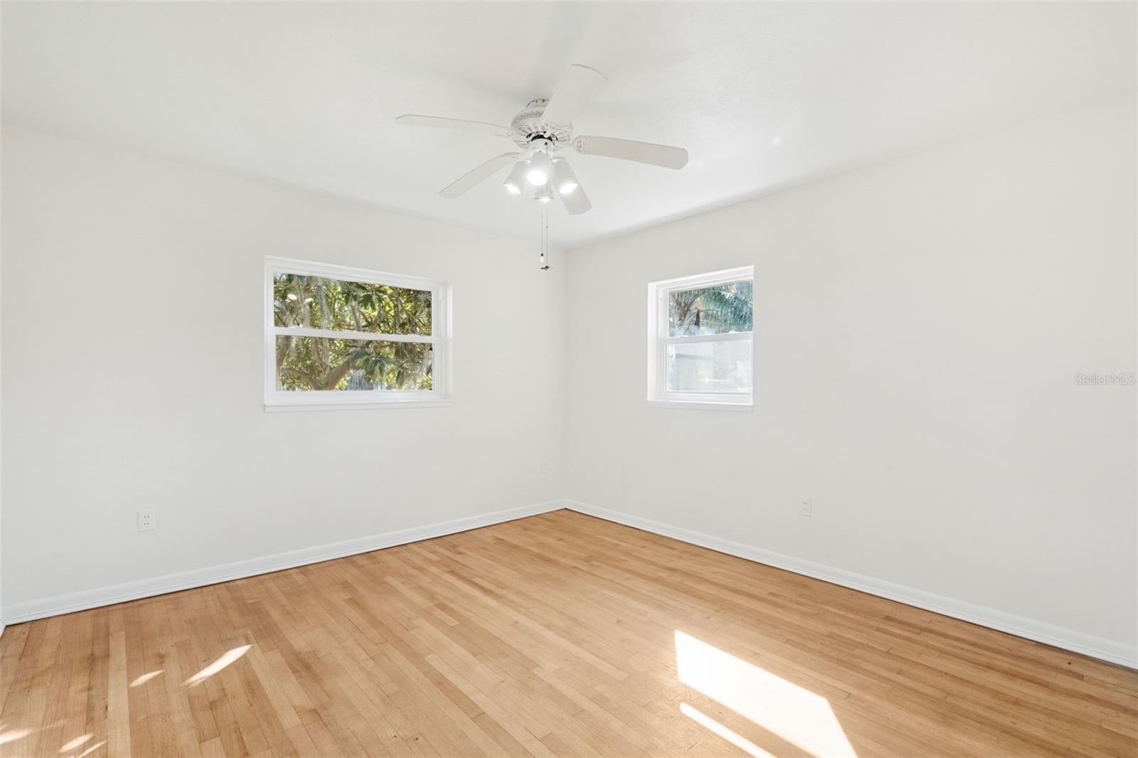 Listing photo id 16 for 1801 Lakeshore Boulevard