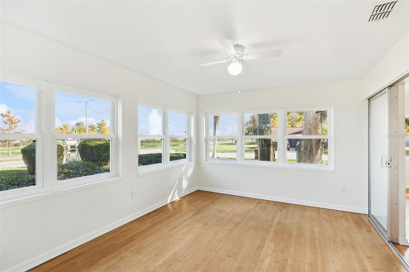 Listing photo id 0 for 1801 Lakeshore Boulevard