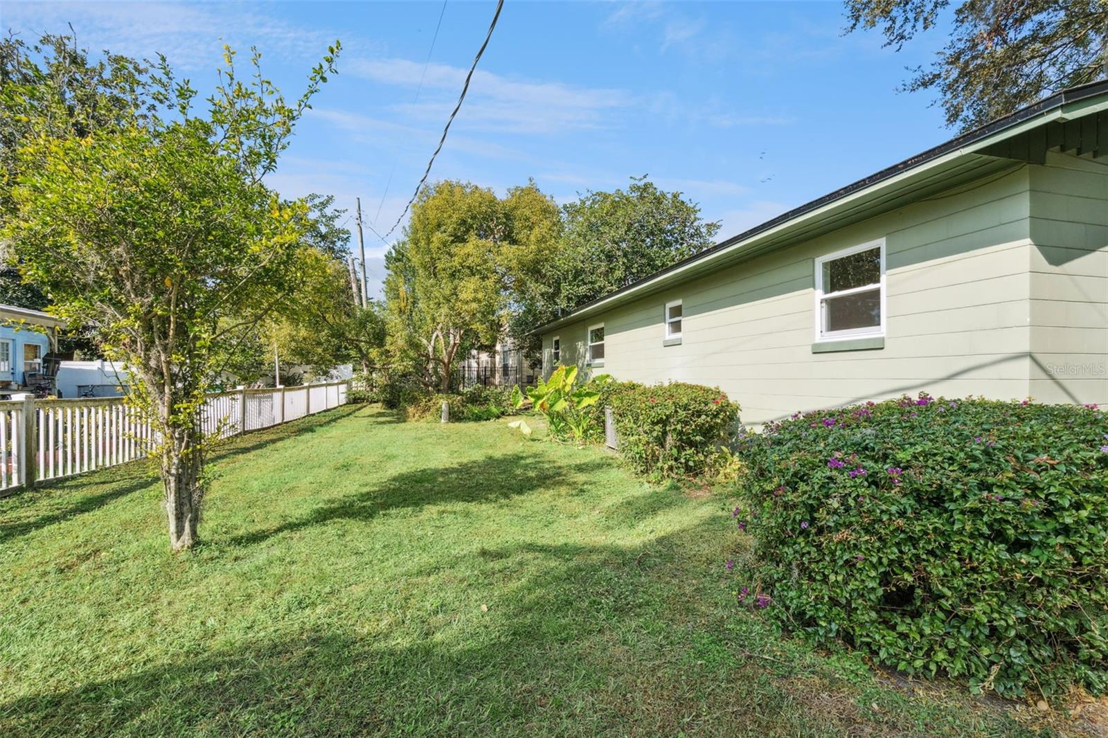 Listing photo id 21 for 1801 Lakeshore Boulevard