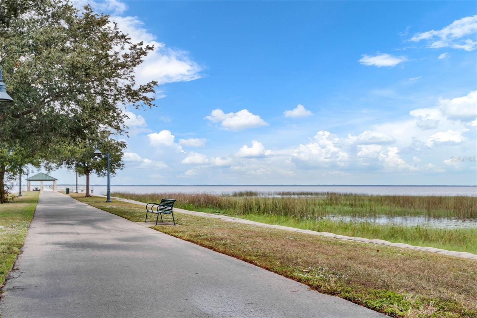 Listing photo id 26 for 1801 Lakeshore Boulevard