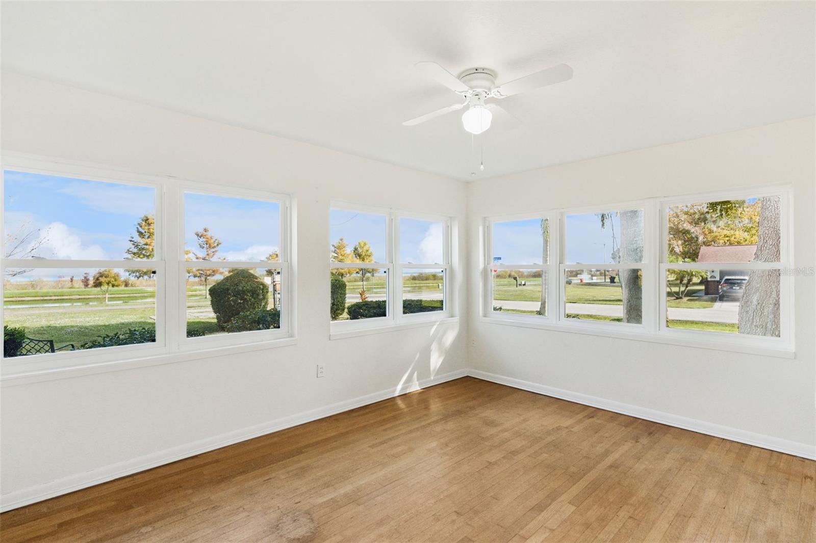 Listing photo id 1 for 1801 Lakeshore Boulevard