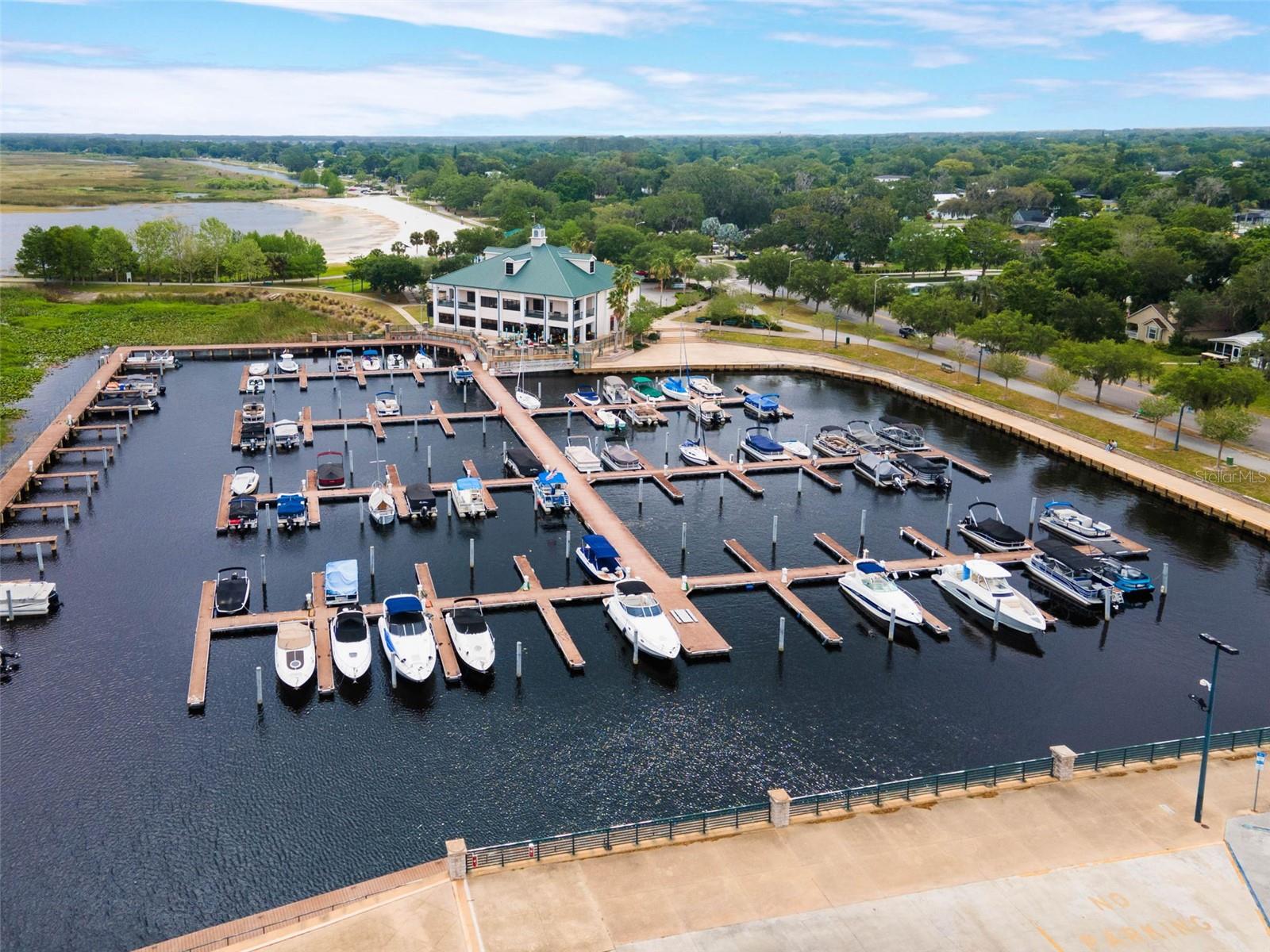 Listing photo id 37 for 1801 Lakeshore Boulevard