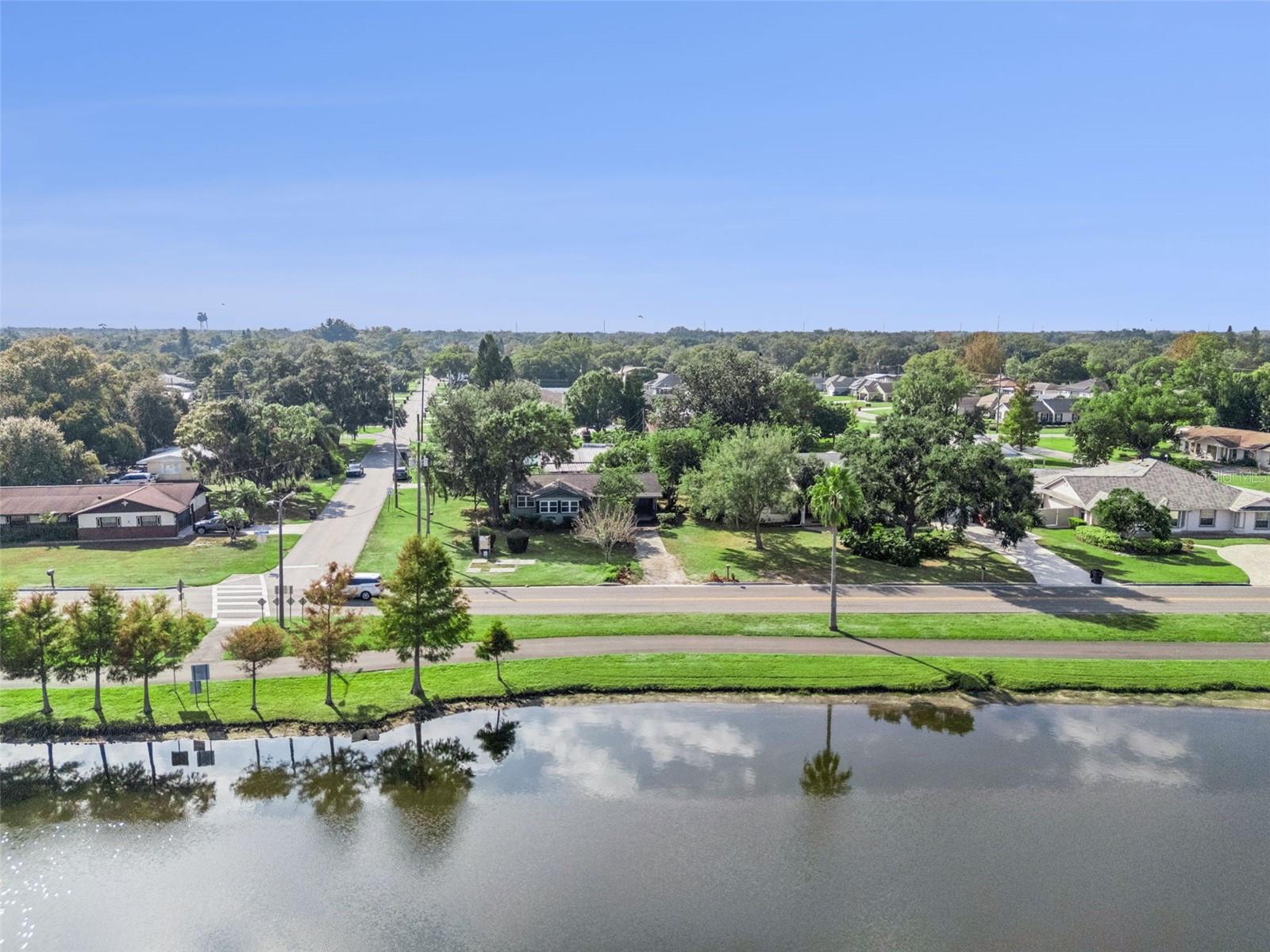 Listing photo id 41 for 1801 Lakeshore Boulevard