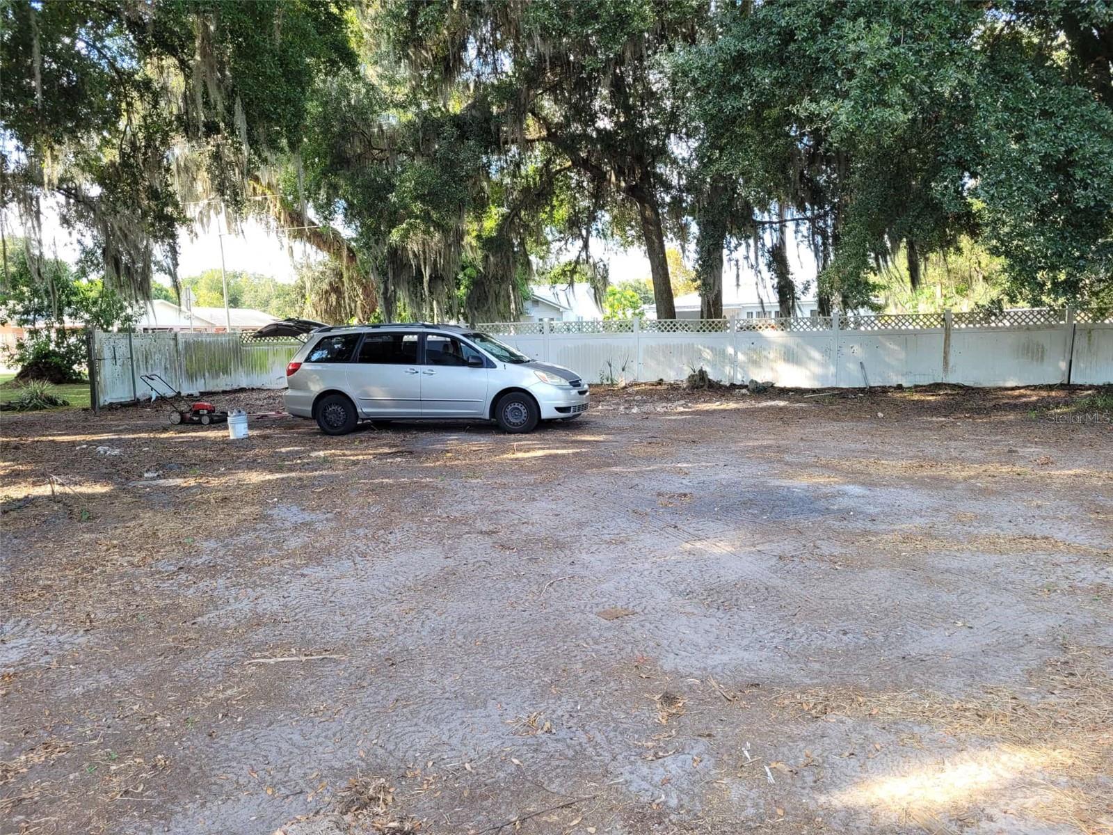 Image 3 of 12 For 732 Broadway Street