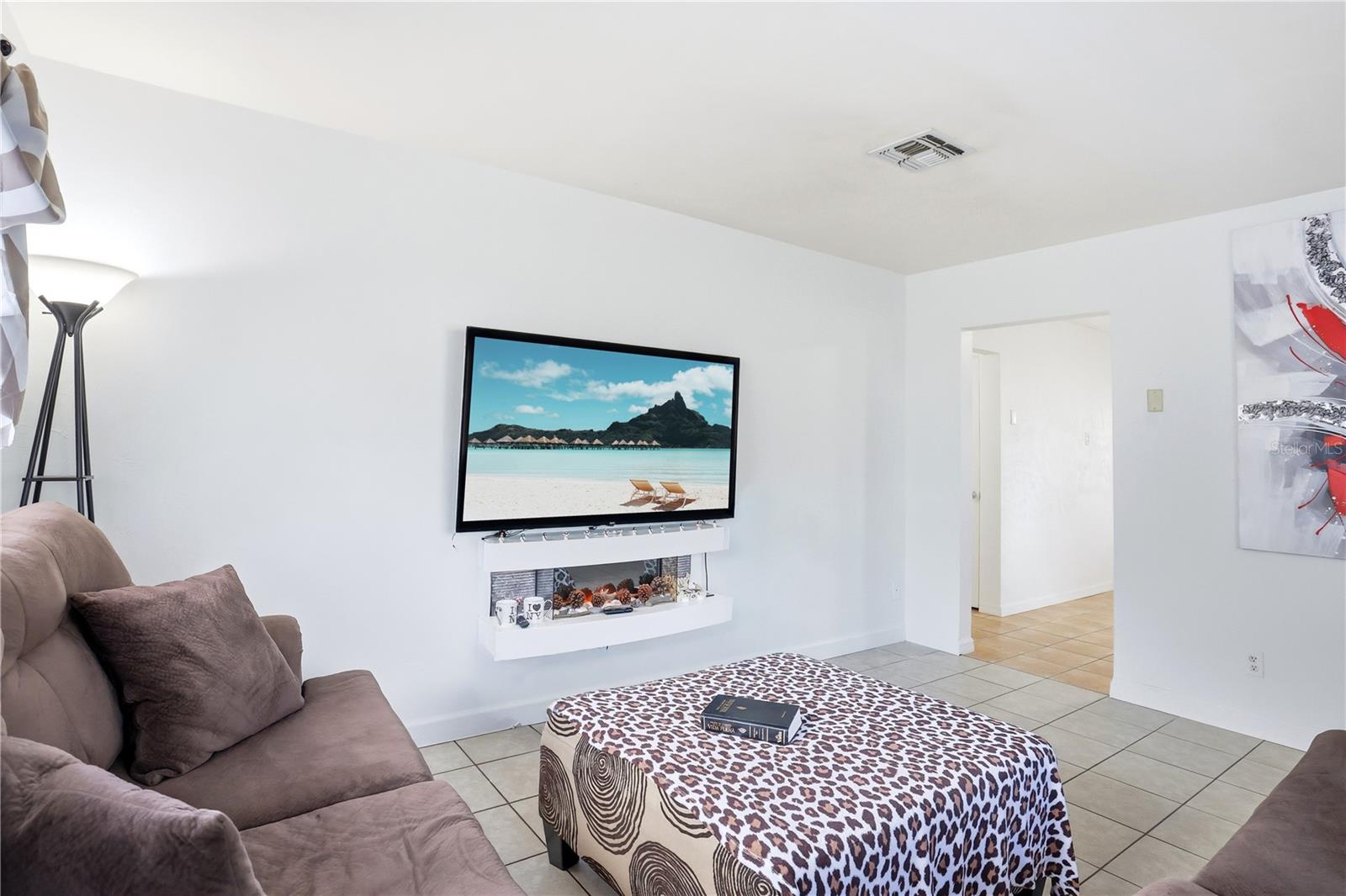 Image 10 of 39 For 225 Pomelo Street