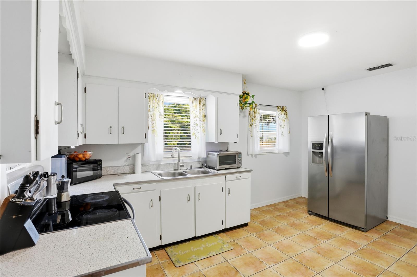 Image 13 of 39 For 225 Pomelo Street