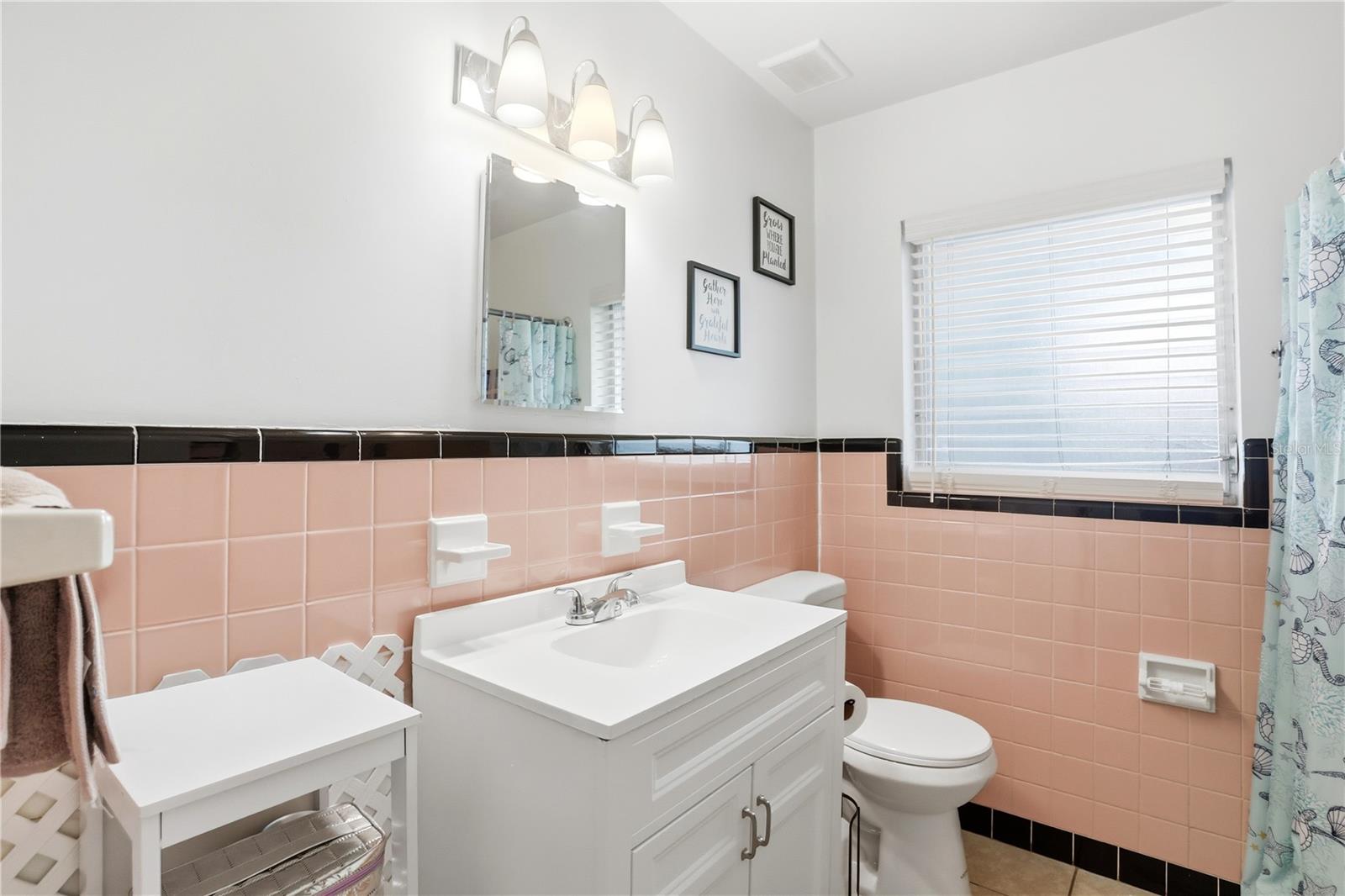 Image 18 of 39 For 225 Pomelo Street