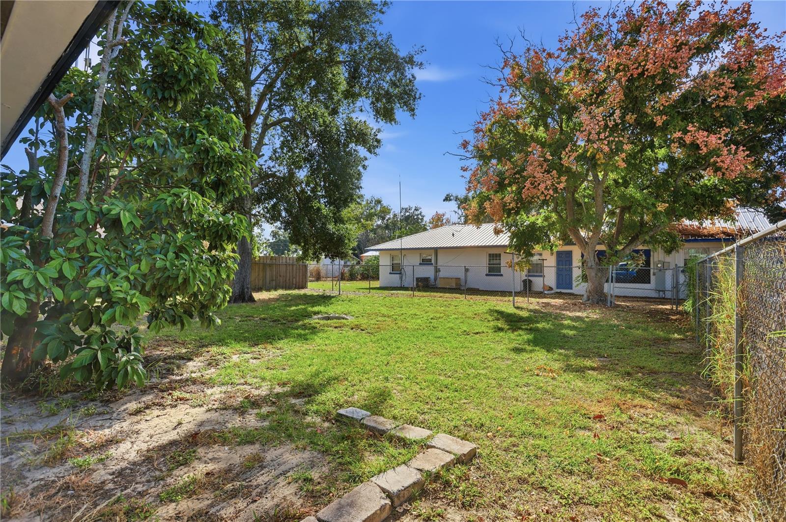 Image 25 of 39 For 225 Pomelo Street