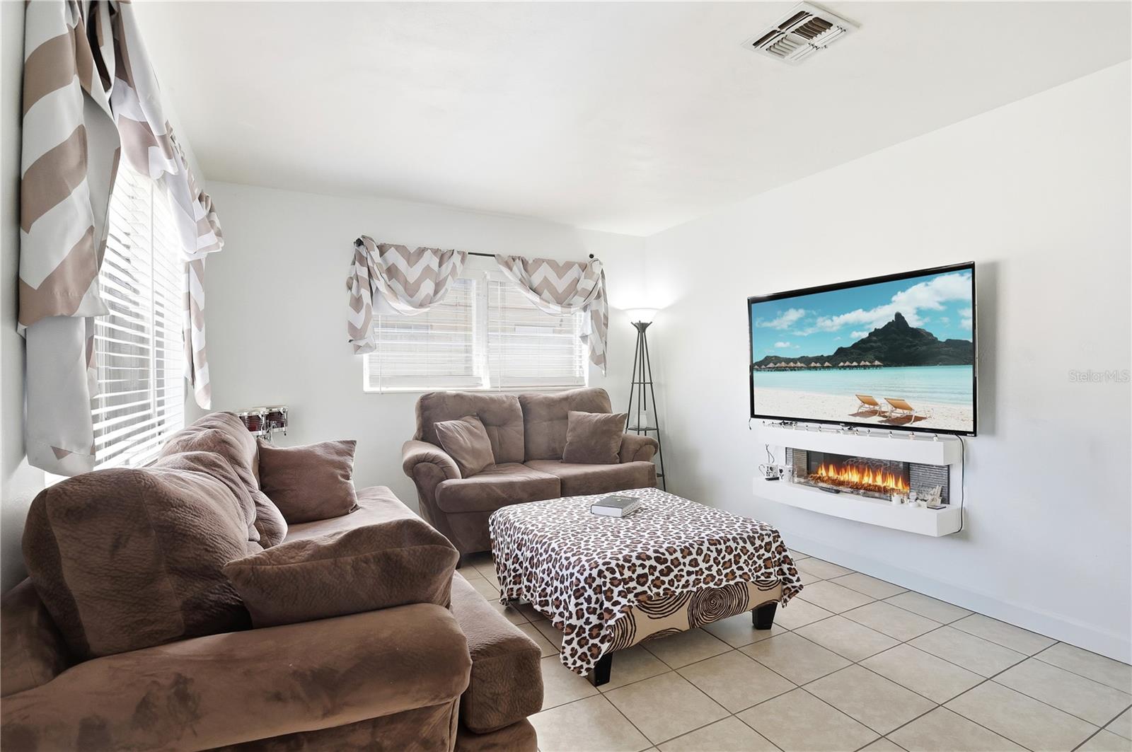 Image 9 of 39 For 225 Pomelo Street