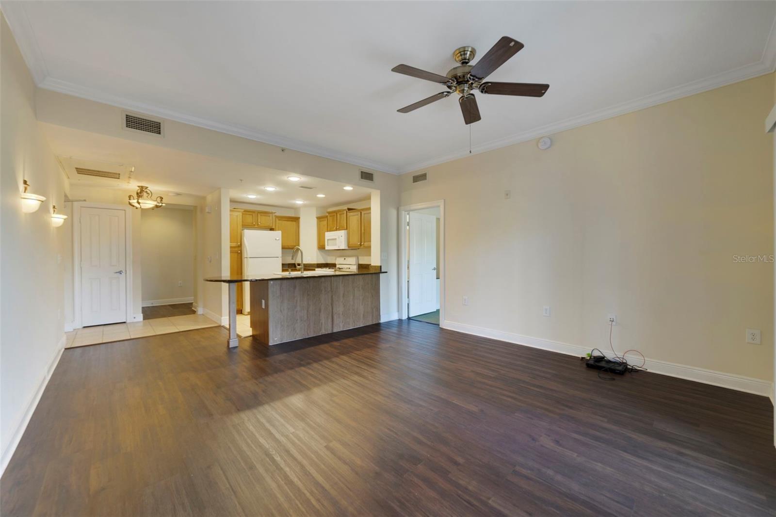 Image 8 of 27 For 1591 Heritage Crossing Court 101