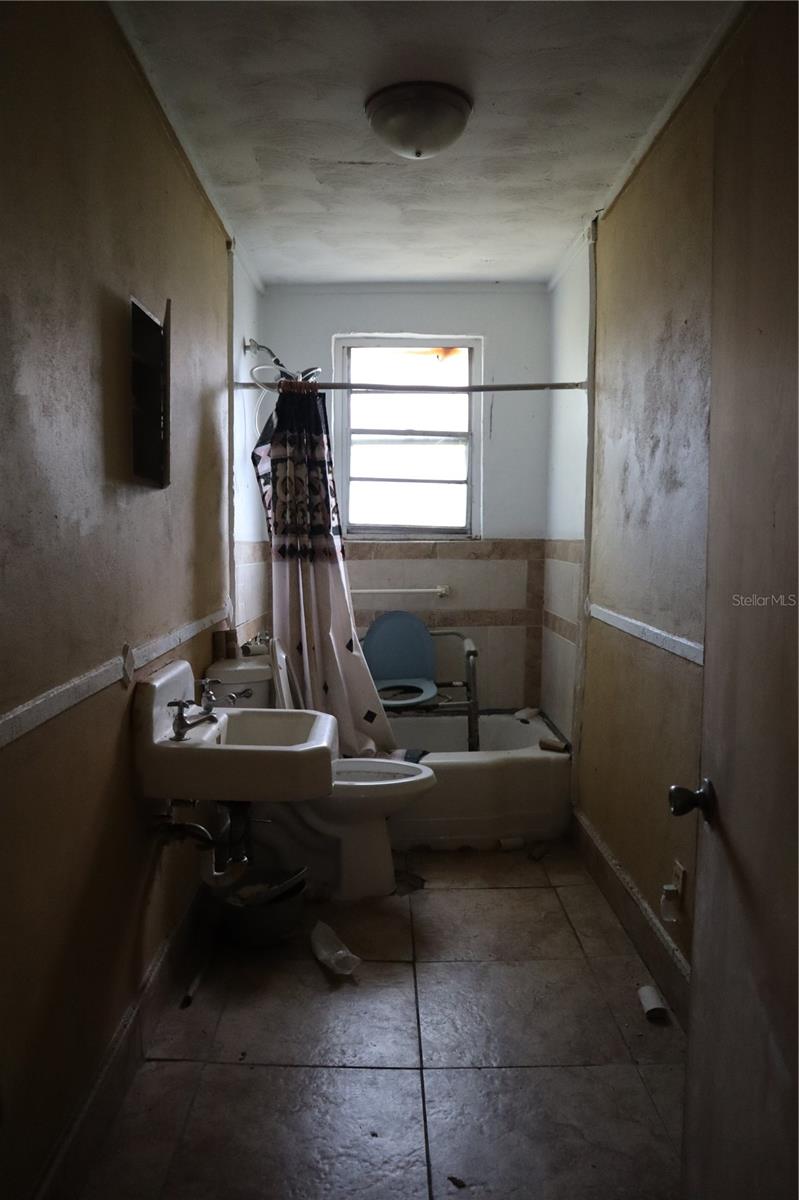 Image 12 of 14 For 1045 Gore Street