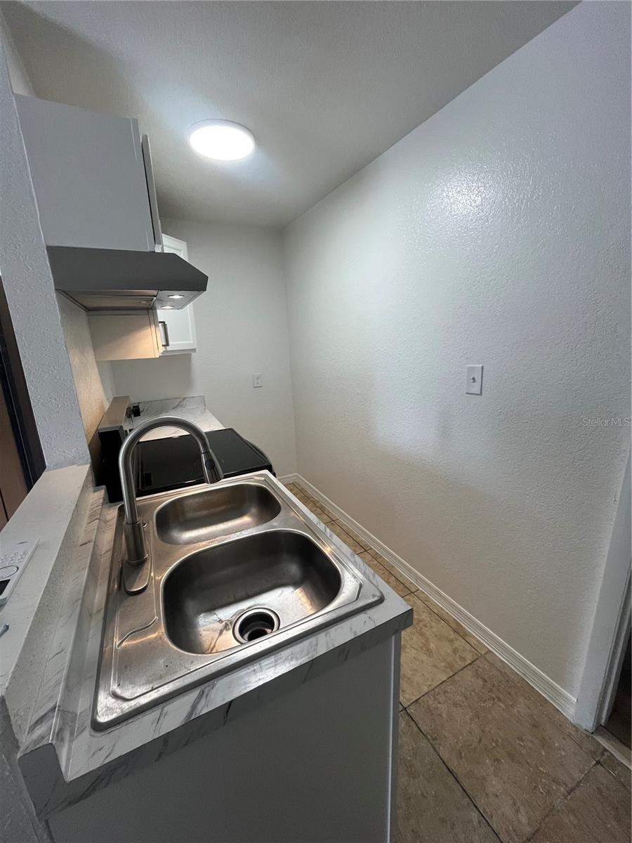 Image 5 of 14 For 1045 Gore Street