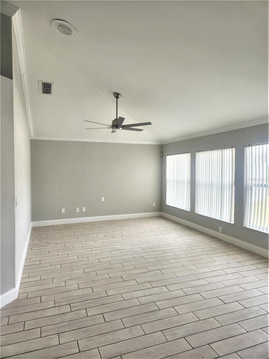 Image 13 of 29 For 304 Crisan Court