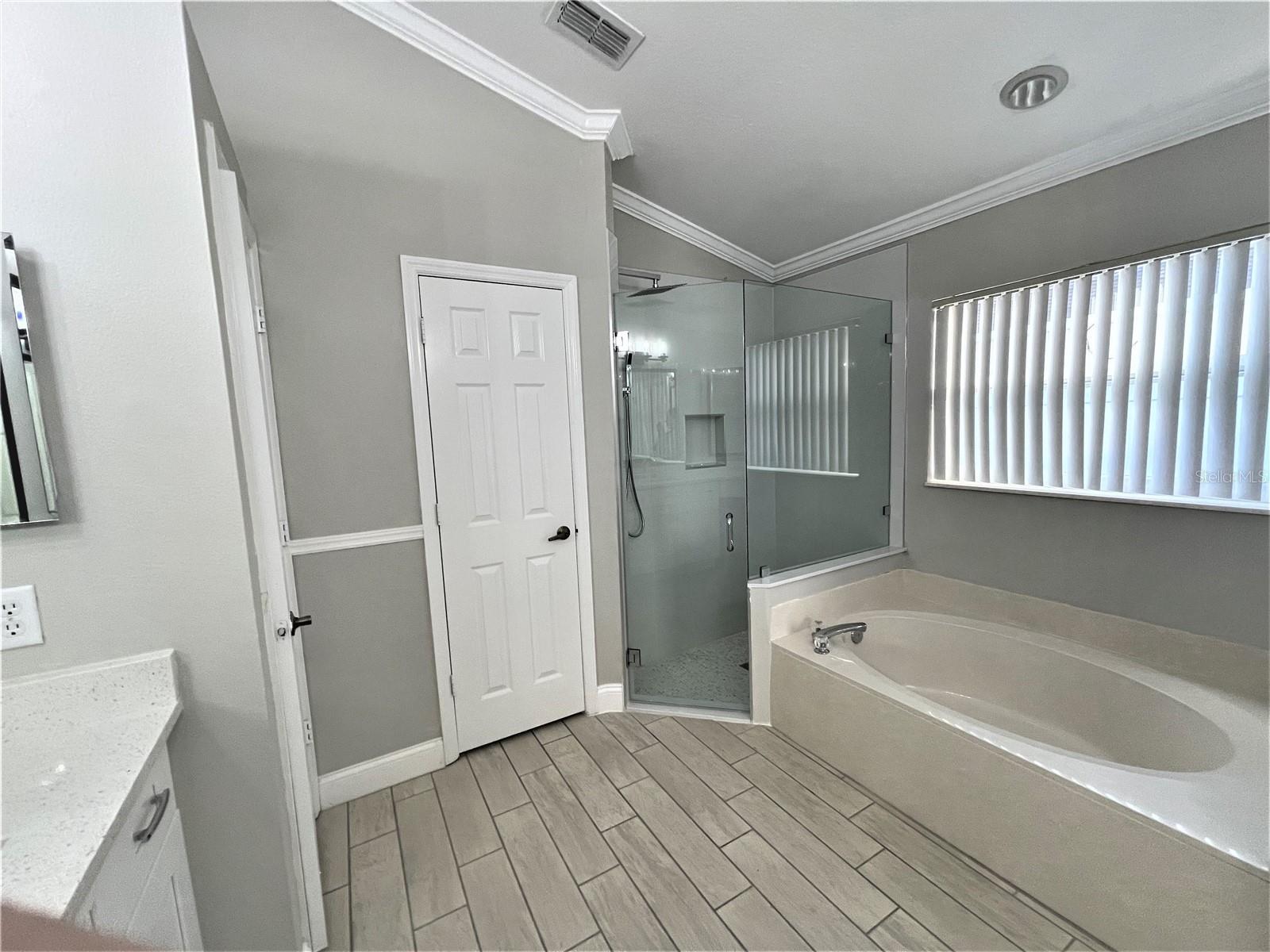 Image 18 of 29 For 304 Crisan Court