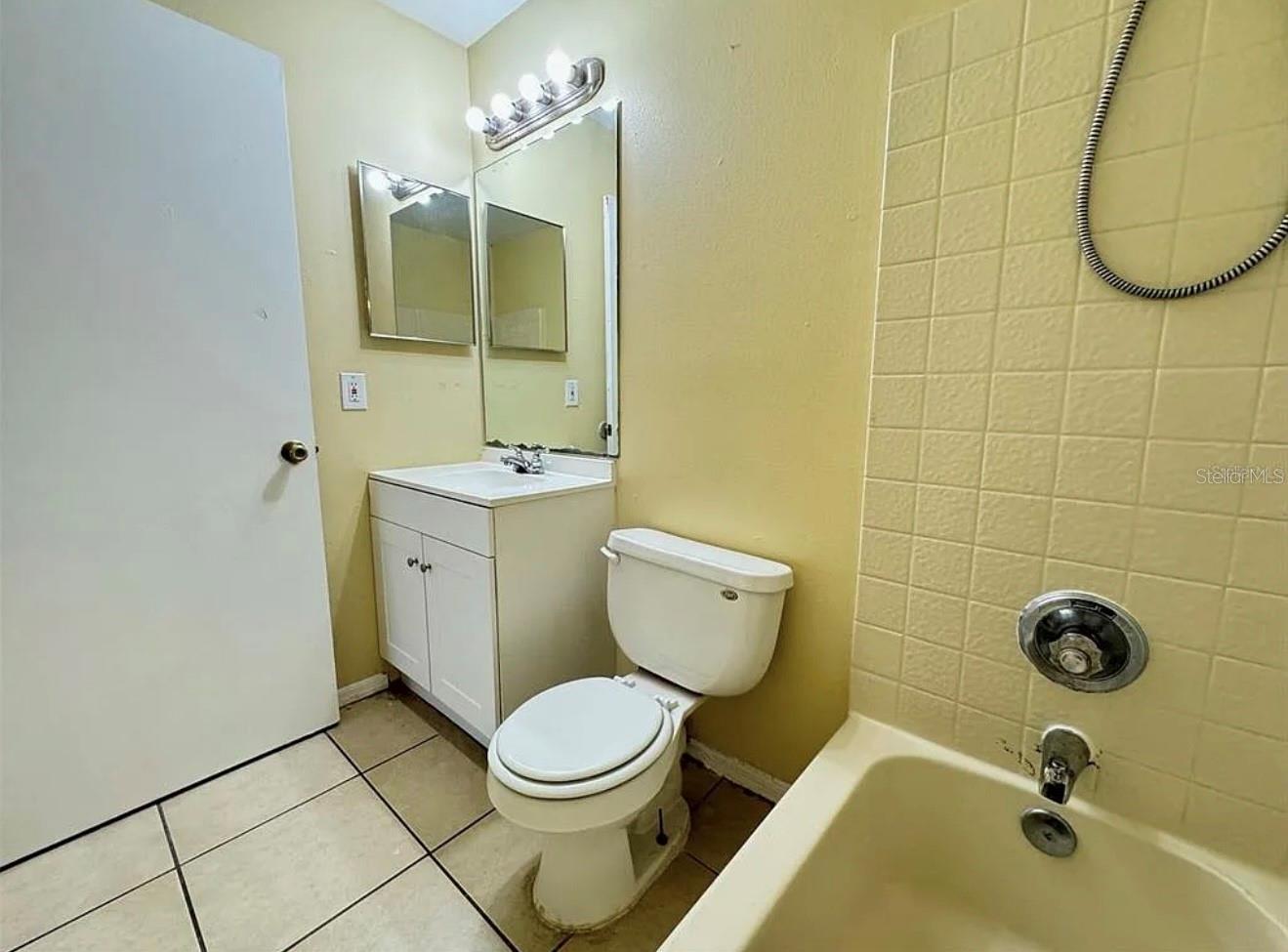 Image 16 of 18 For 615 Royalty Court