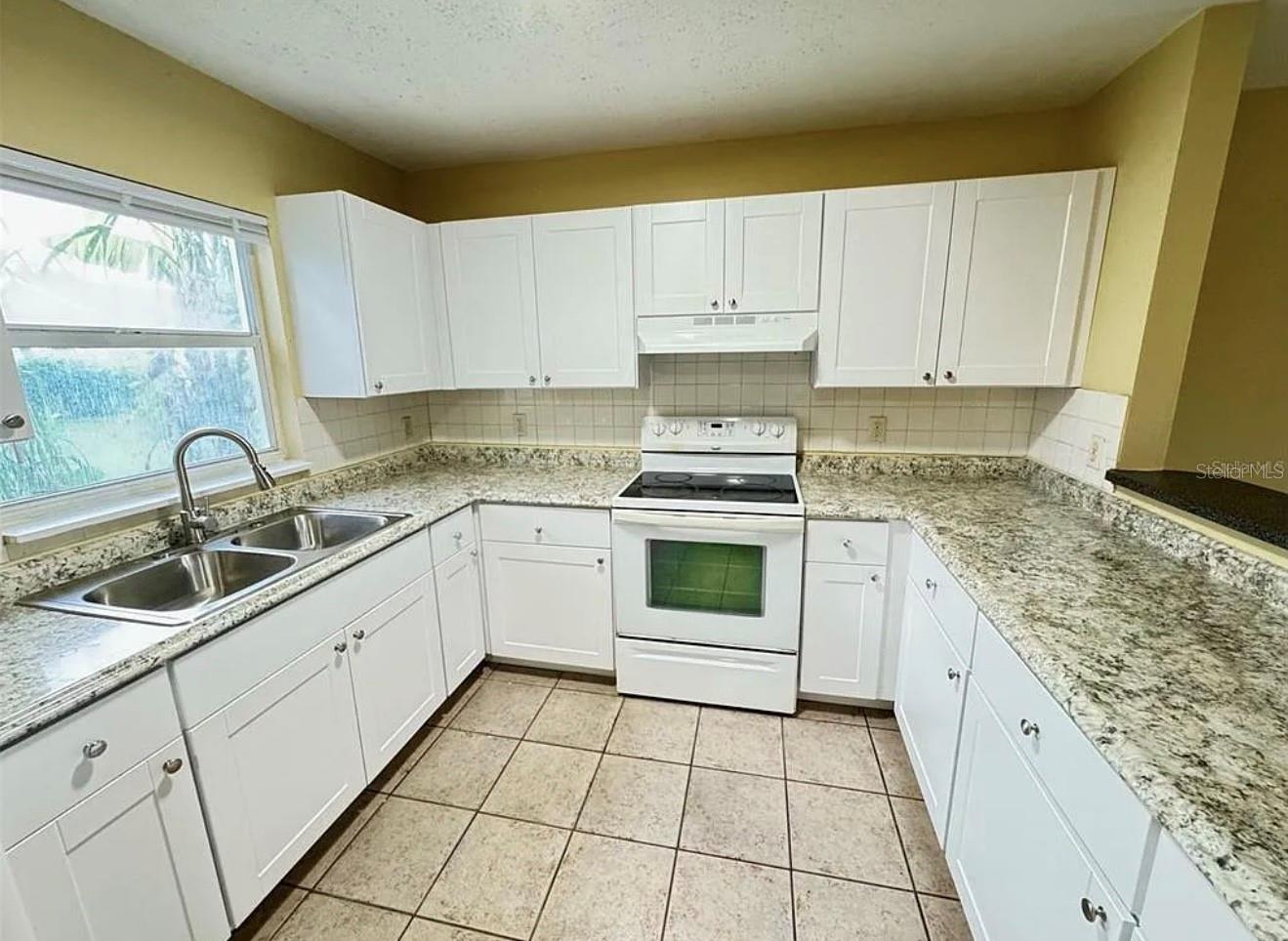 Image 7 of 18 For 615 Royalty Court