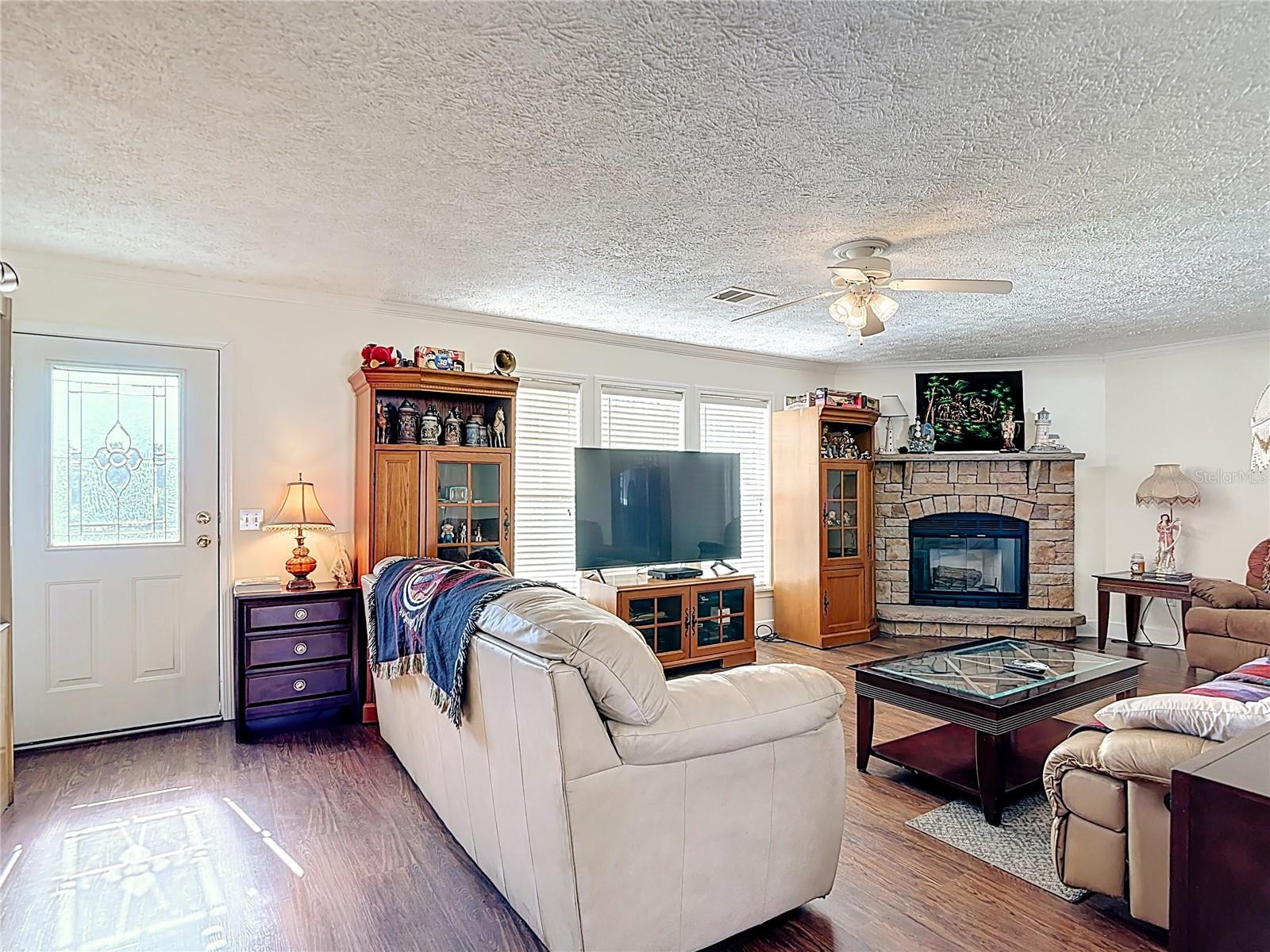 Image 21 of 77 For 15821 Archer Street