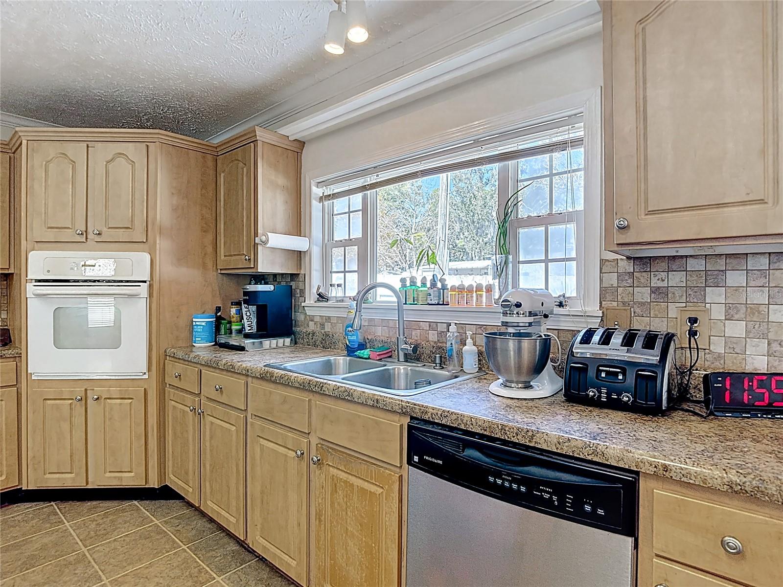 Image 30 of 77 For 15821 Archer Street