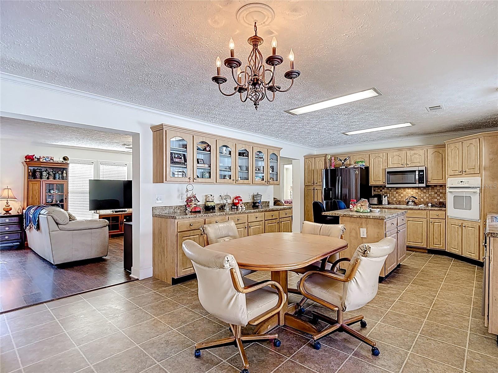 Image 36 of 77 For 15821 Archer Street