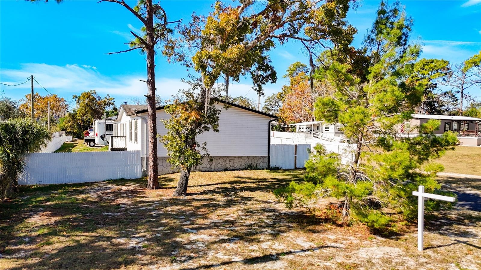 Image 6 of 77 For 15821 Archer Street