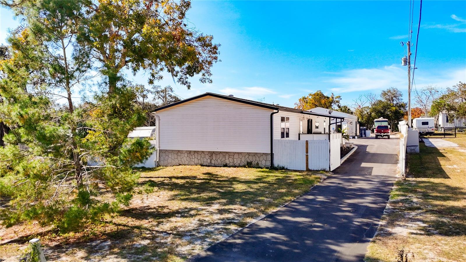 Image 7 of 77 For 15821 Archer Street