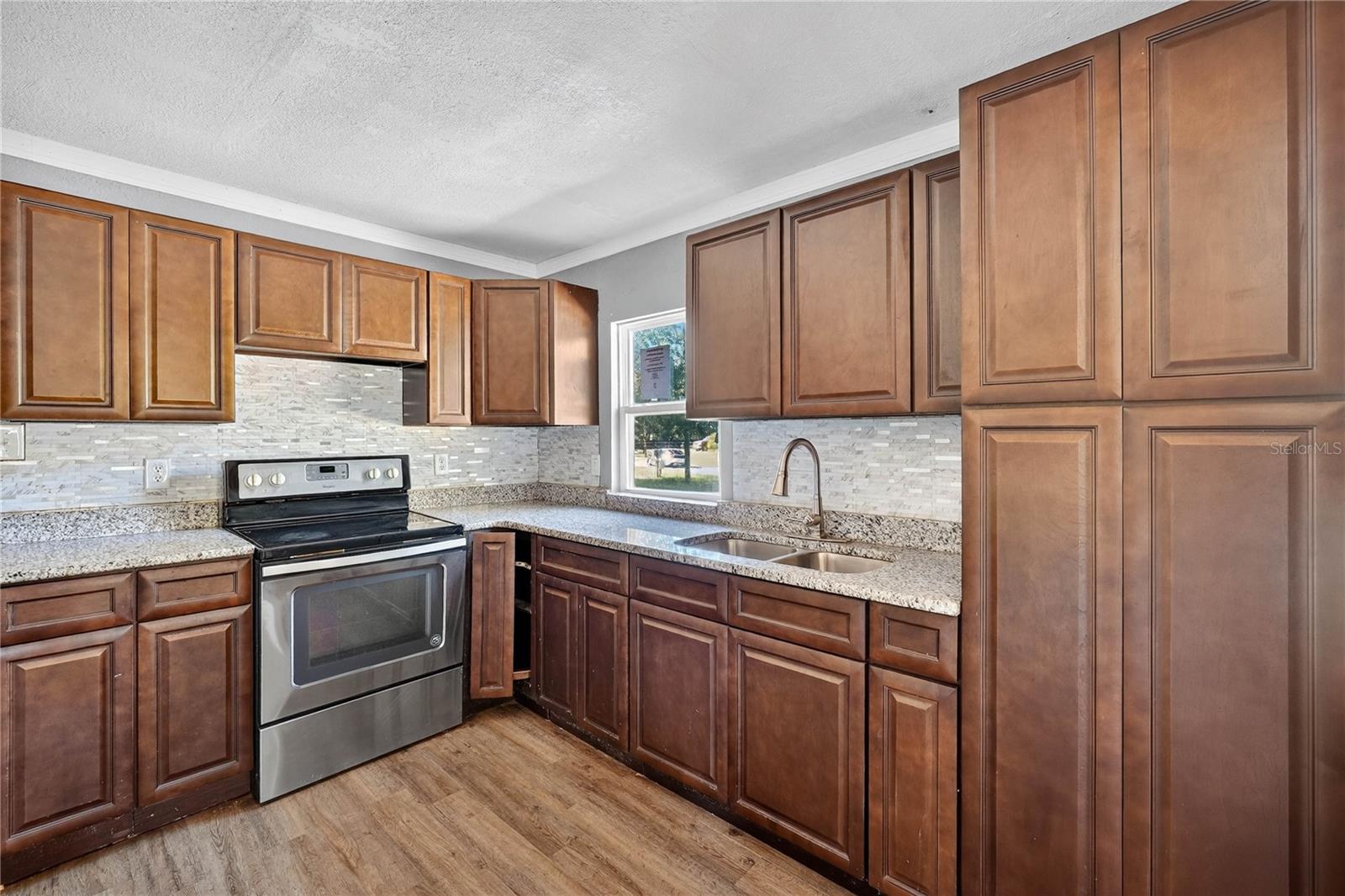 Image 10 of 36 For 318 Chesney Boulevard